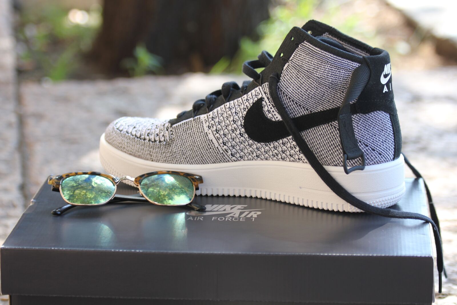Canon EOS 550D (EOS Rebel T2i / EOS Kiss X4) sample photo. Shoe, sneaker, glasses photography