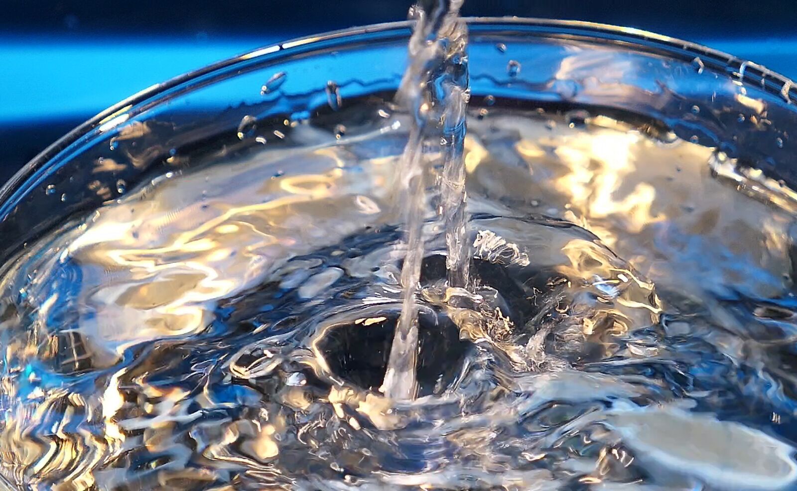 Panasonic Lumix DMC-LX10 (Lumix DMC-LX15) sample photo. Movement, cold, clear photography