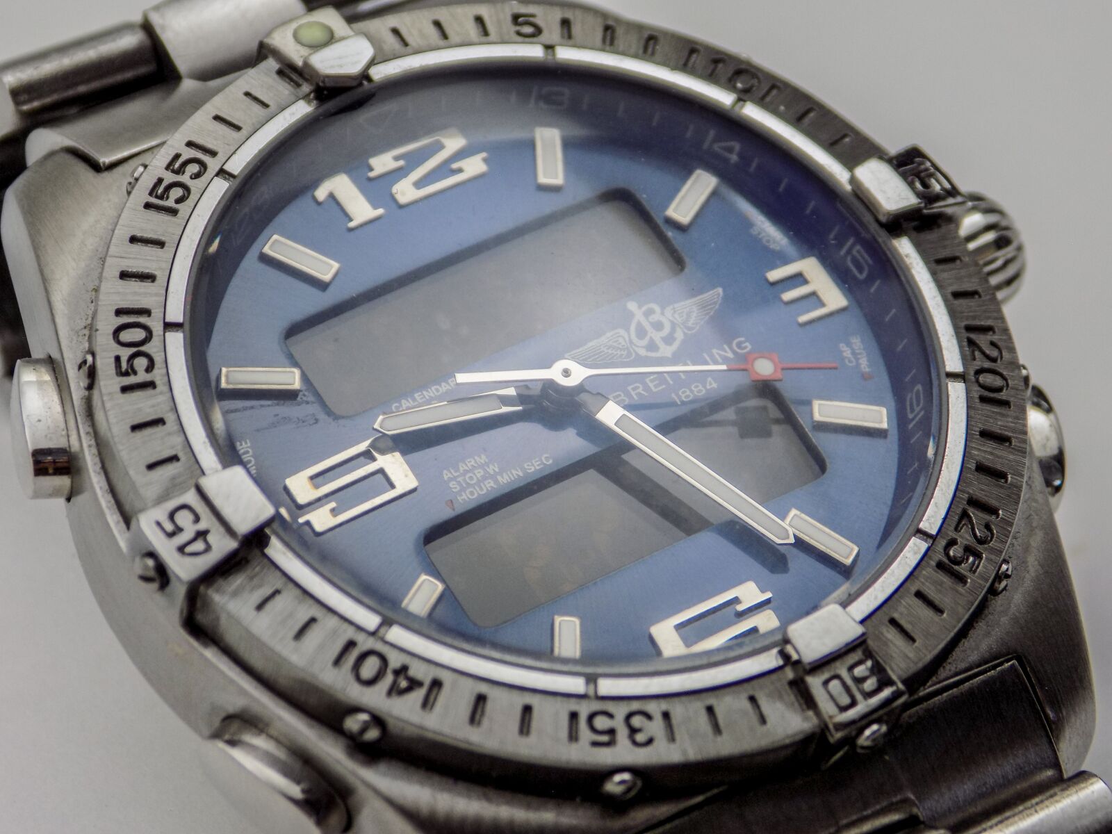 Nikon COOLPIX L330 sample photo. Watch, tips, time photography
