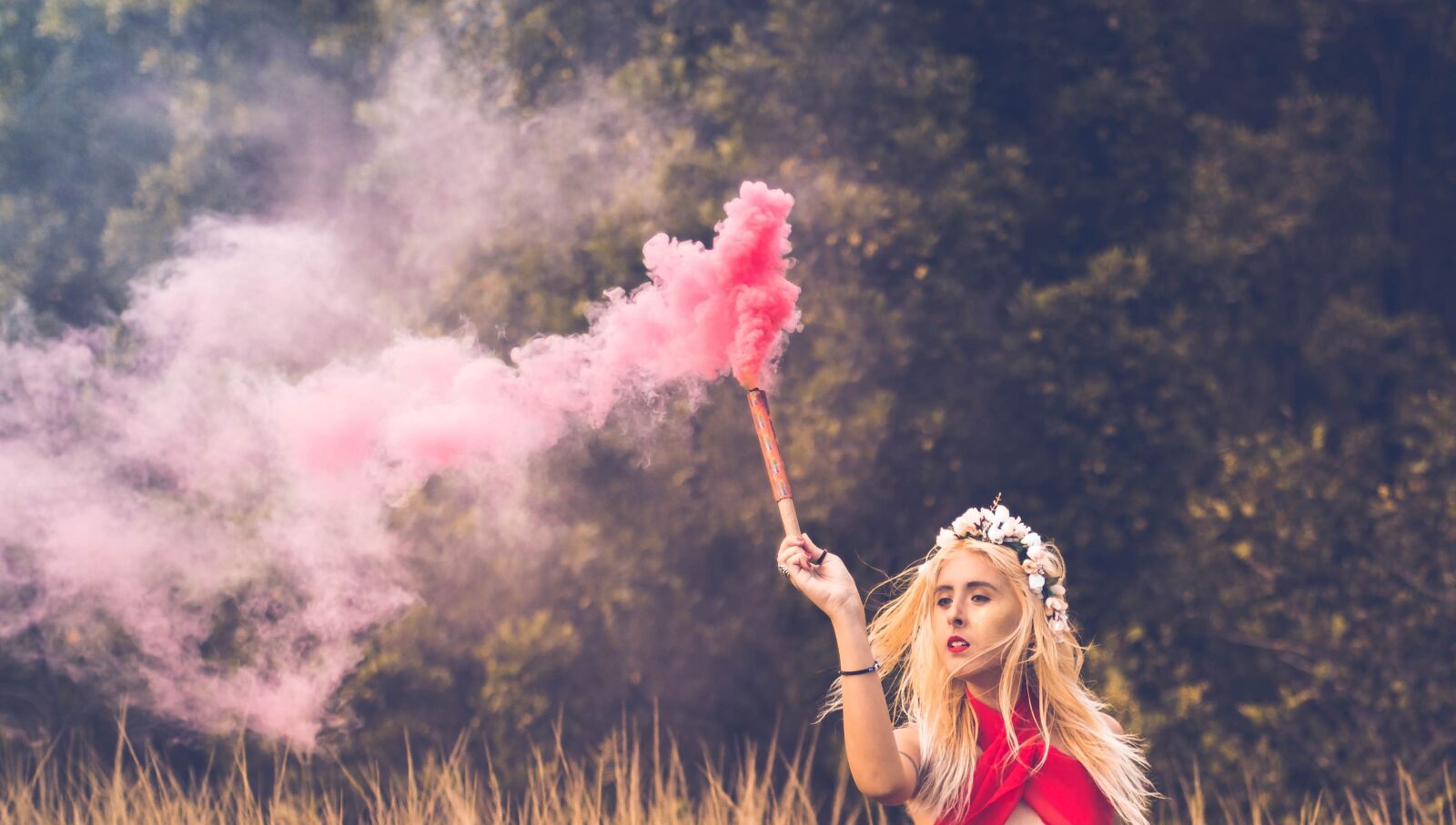 Canon EOS 700D (EOS Rebel T5i / EOS Kiss X7i) sample photo. Lyzz hana, red smoke photography