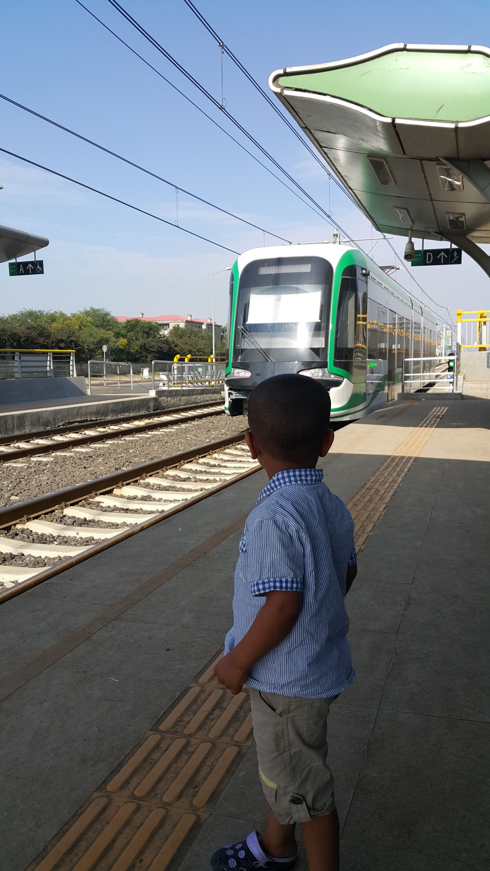 Samsung Galaxy Note4 sample photo. Addis ababa, light train photography