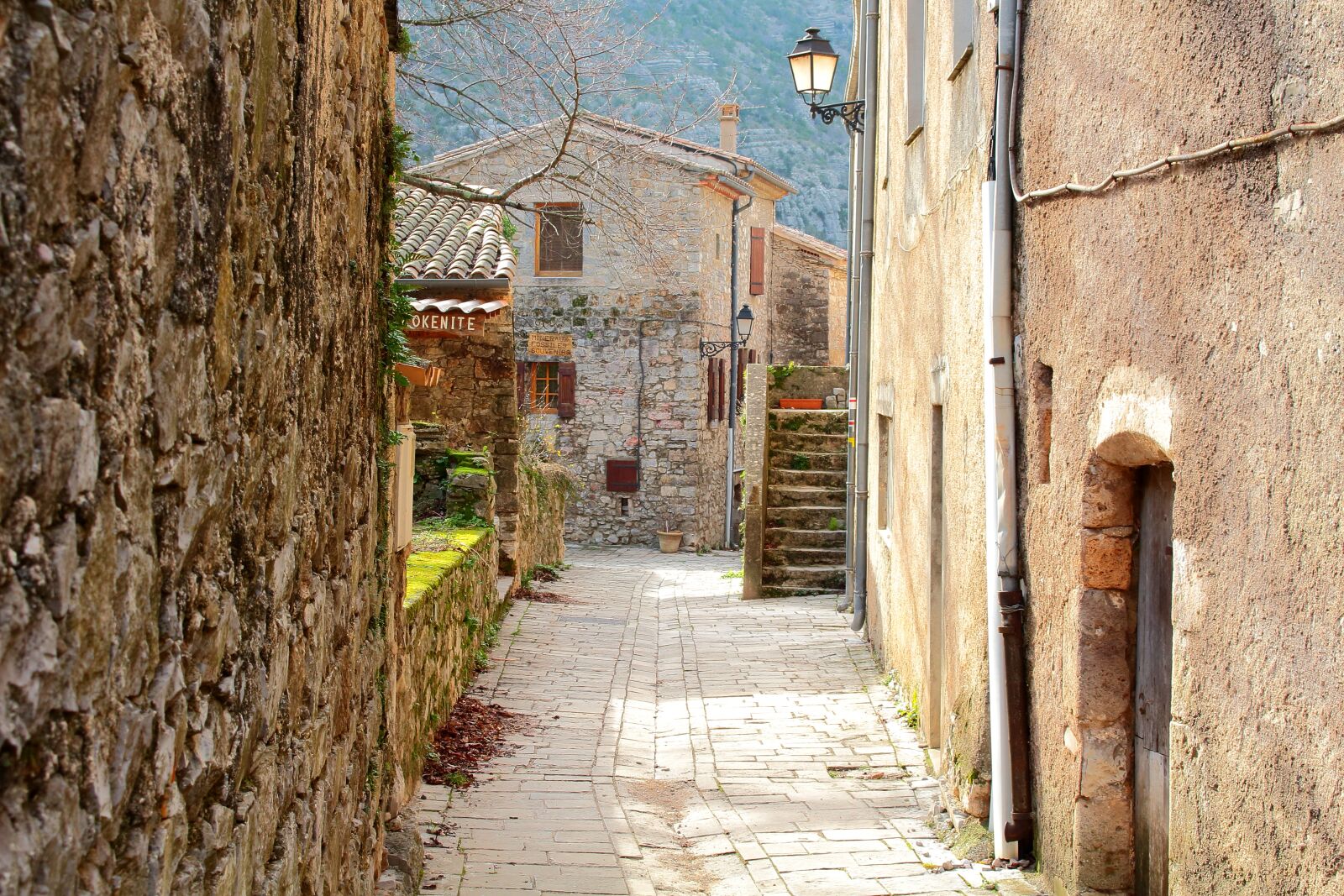 Canon EOS 100D (EOS Rebel SL1 / EOS Kiss X7) sample photo. Small village, lane, village photography