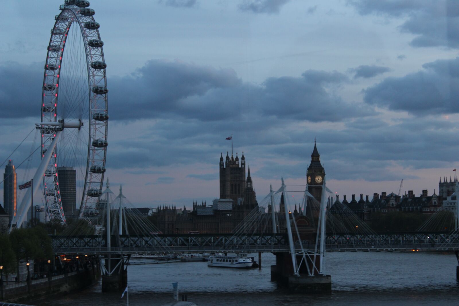 Canon EOS 100D (EOS Rebel SL1 / EOS Kiss X7) sample photo. London, architecture, england photography