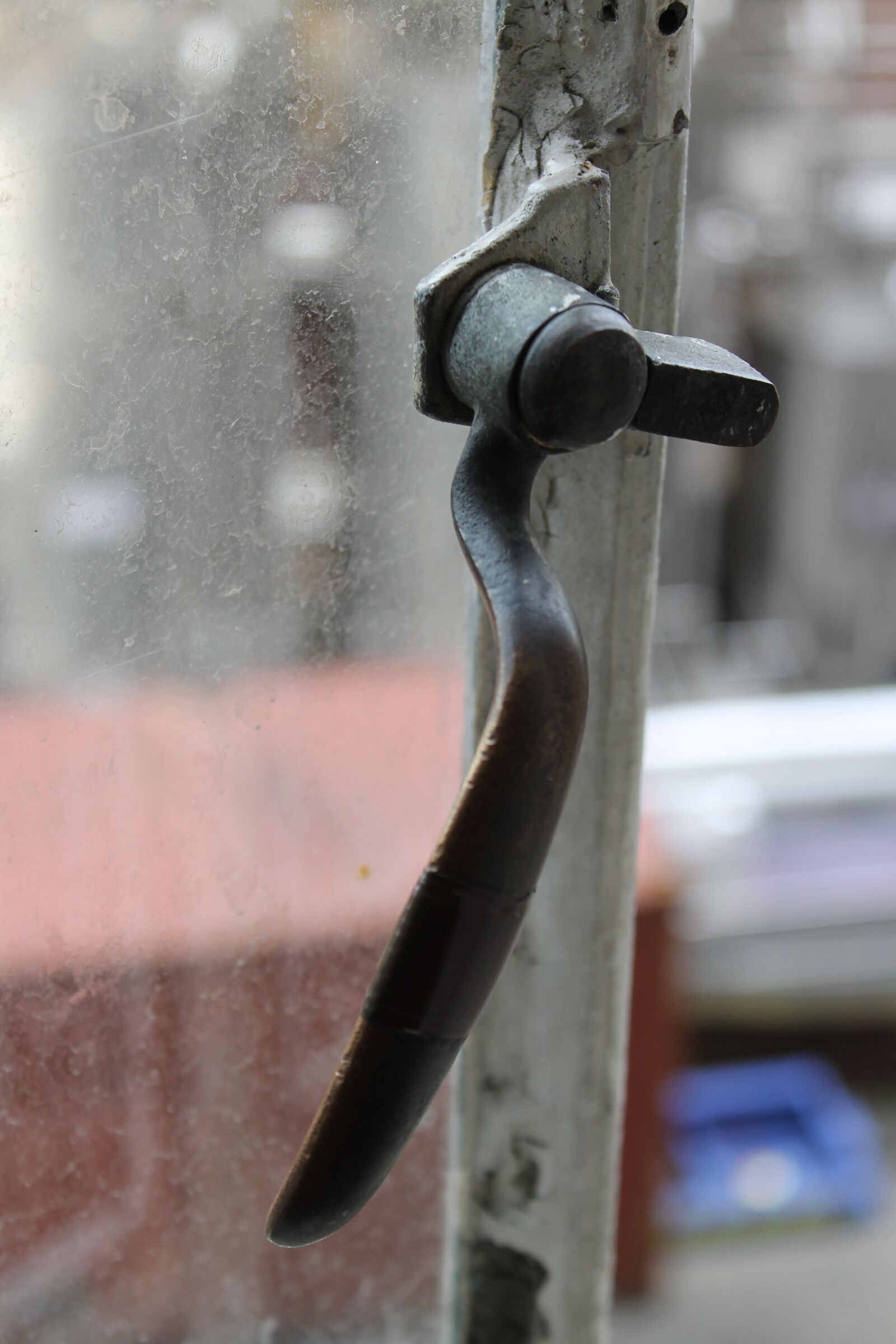 Canon EOS 1100D (EOS Rebel T3 / EOS Kiss X50) sample photo. Window, latch, factory photography