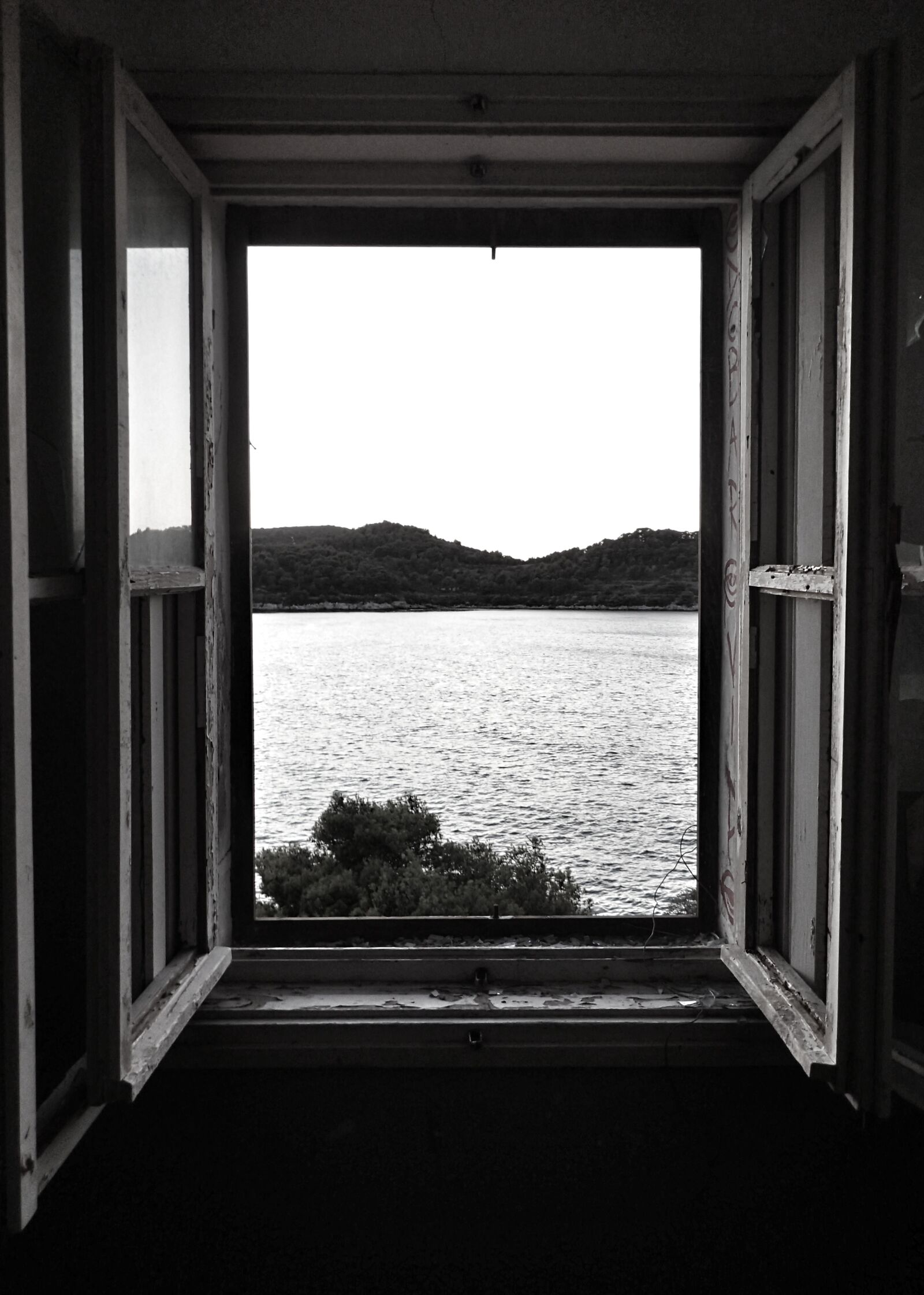 Olympus TG-3 sample photo. Black white, window, river photography