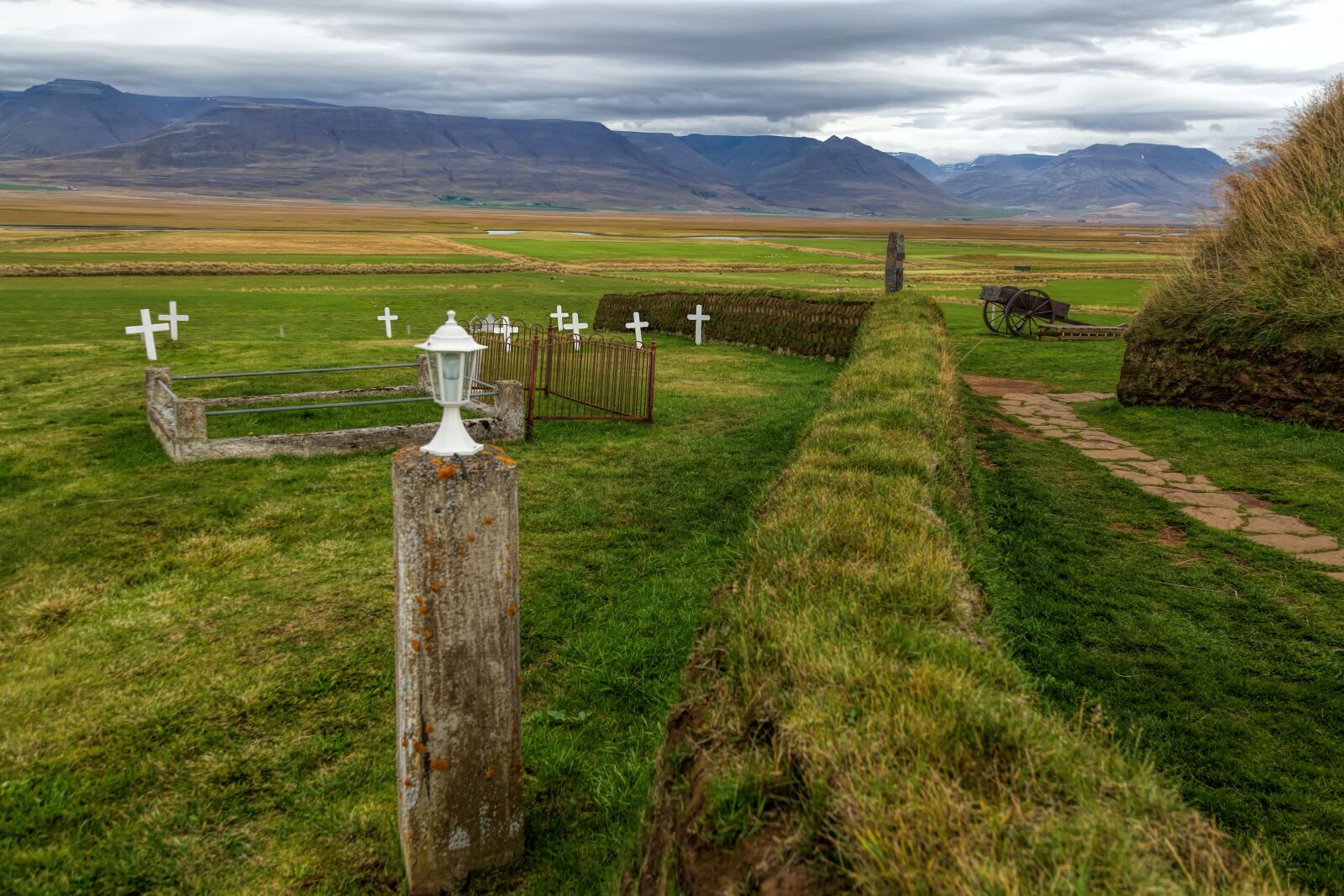 Canon EOS 6D + Canon EF 28-135mm F3.5-5.6 IS USM sample photo. Cemetery, iceland, cross photography
