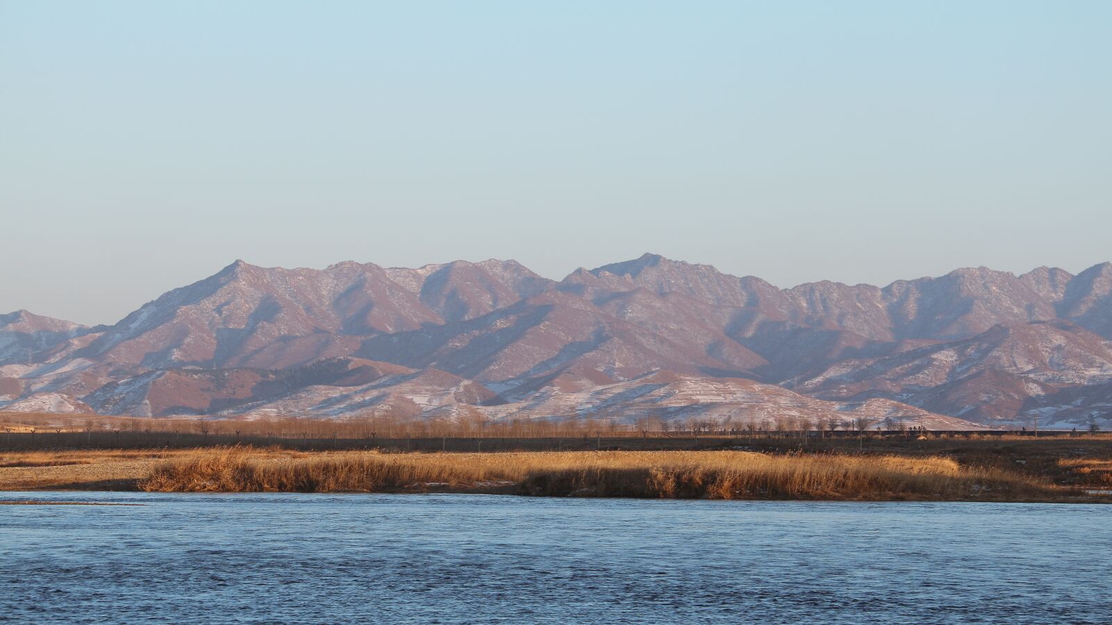 Canon EOS 70D + Canon EF-S 55-250mm F4-5.6 IS STM sample photo. North korea, winter, river photography