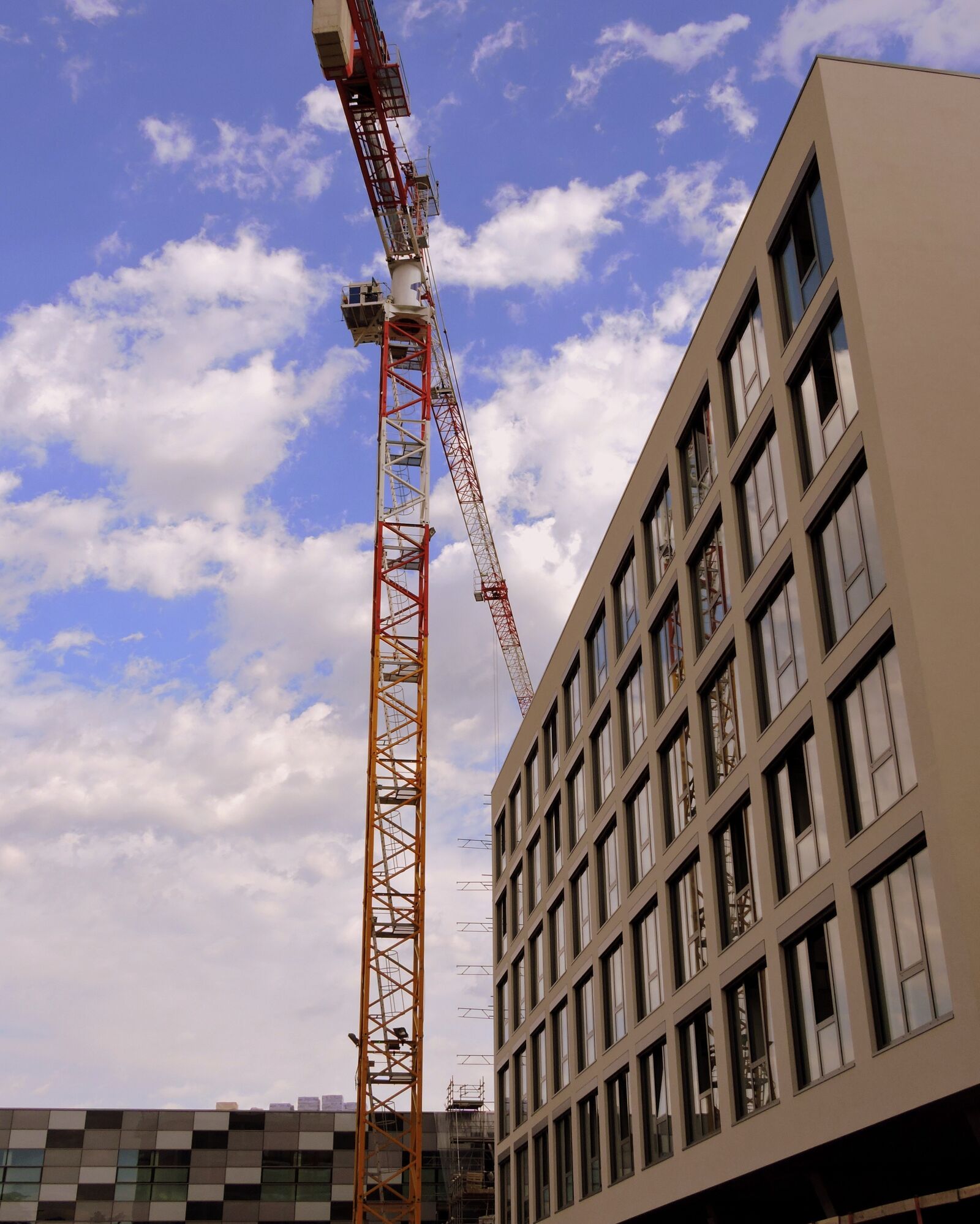 Nikon Coolpix P600 sample photo. Crane, construction, palazzo photography