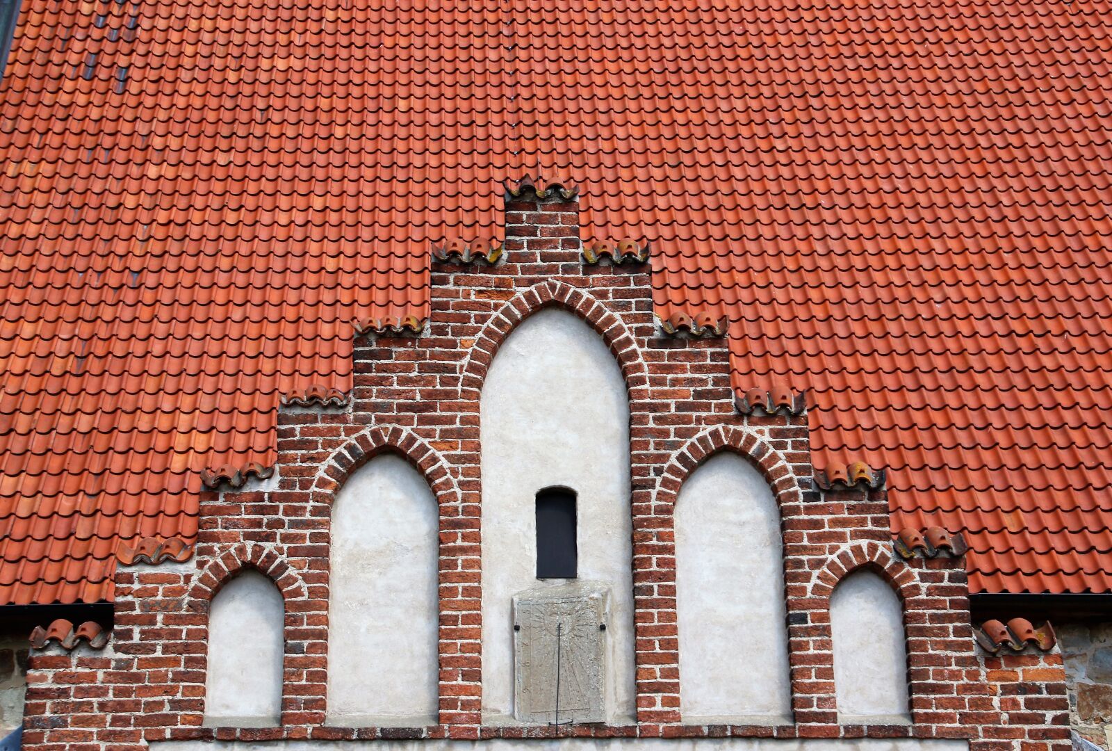 Canon EOS 7D Mark II sample photo. Arches, church, old, building photography