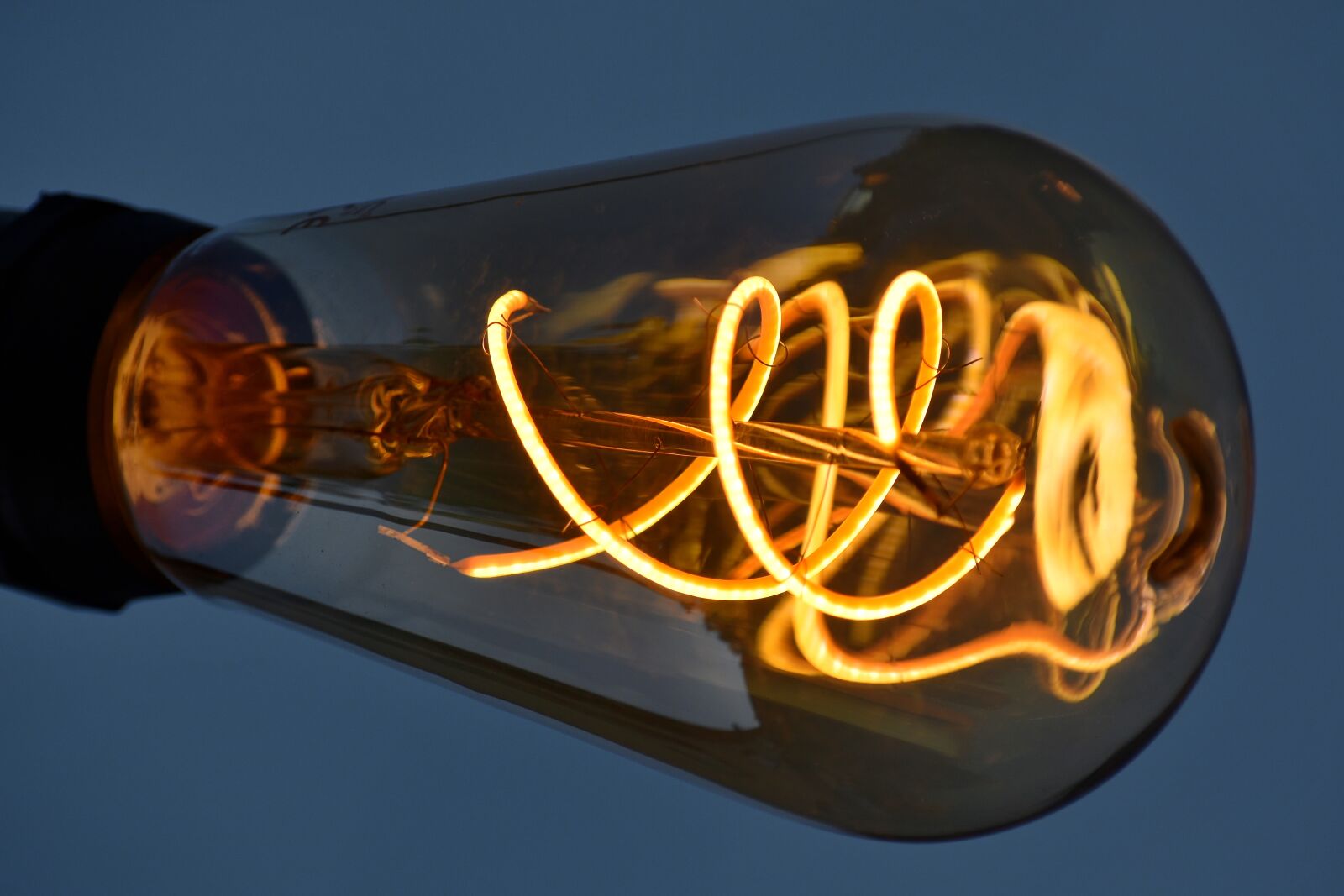 Nikon D5500 sample photo. Details, light bulb, old photography