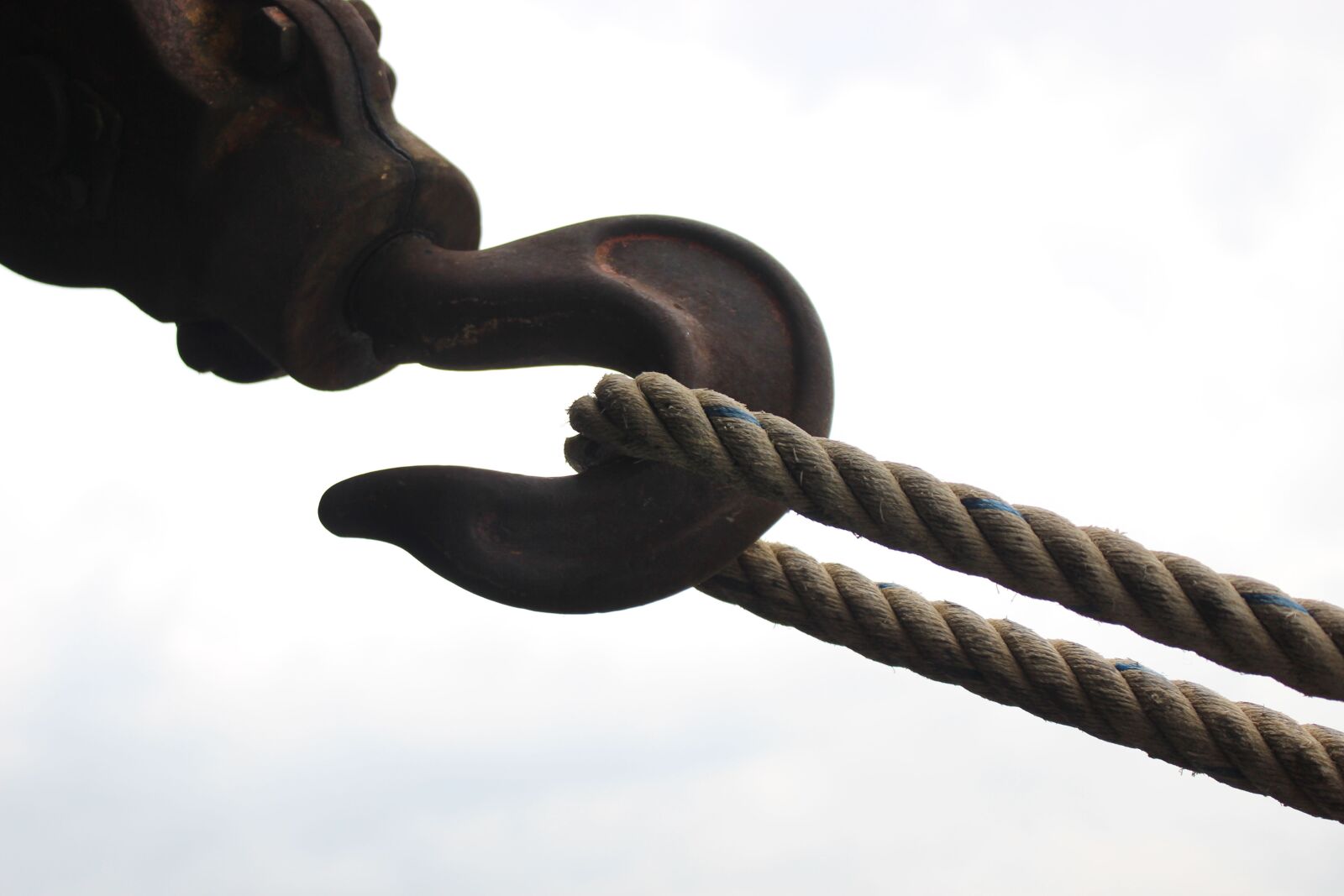 Canon EOS 700D (EOS Rebel T5i / EOS Kiss X7i) sample photo. Hook, hoist, crane photography