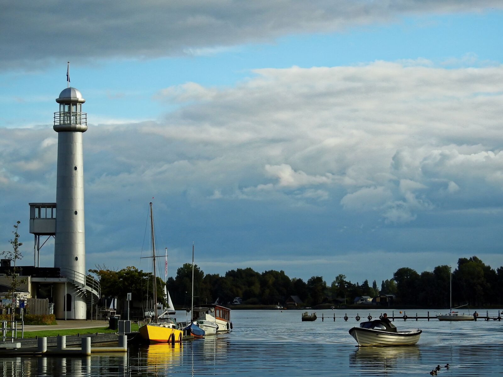 Nikon Coolpix P900 sample photo. Lighthouse, water, lake photography