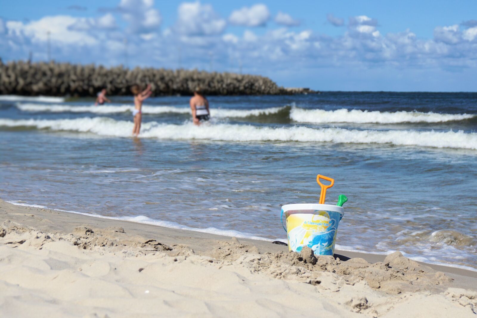 Sony a6000 sample photo. Toys, bucket, pokes fun photography