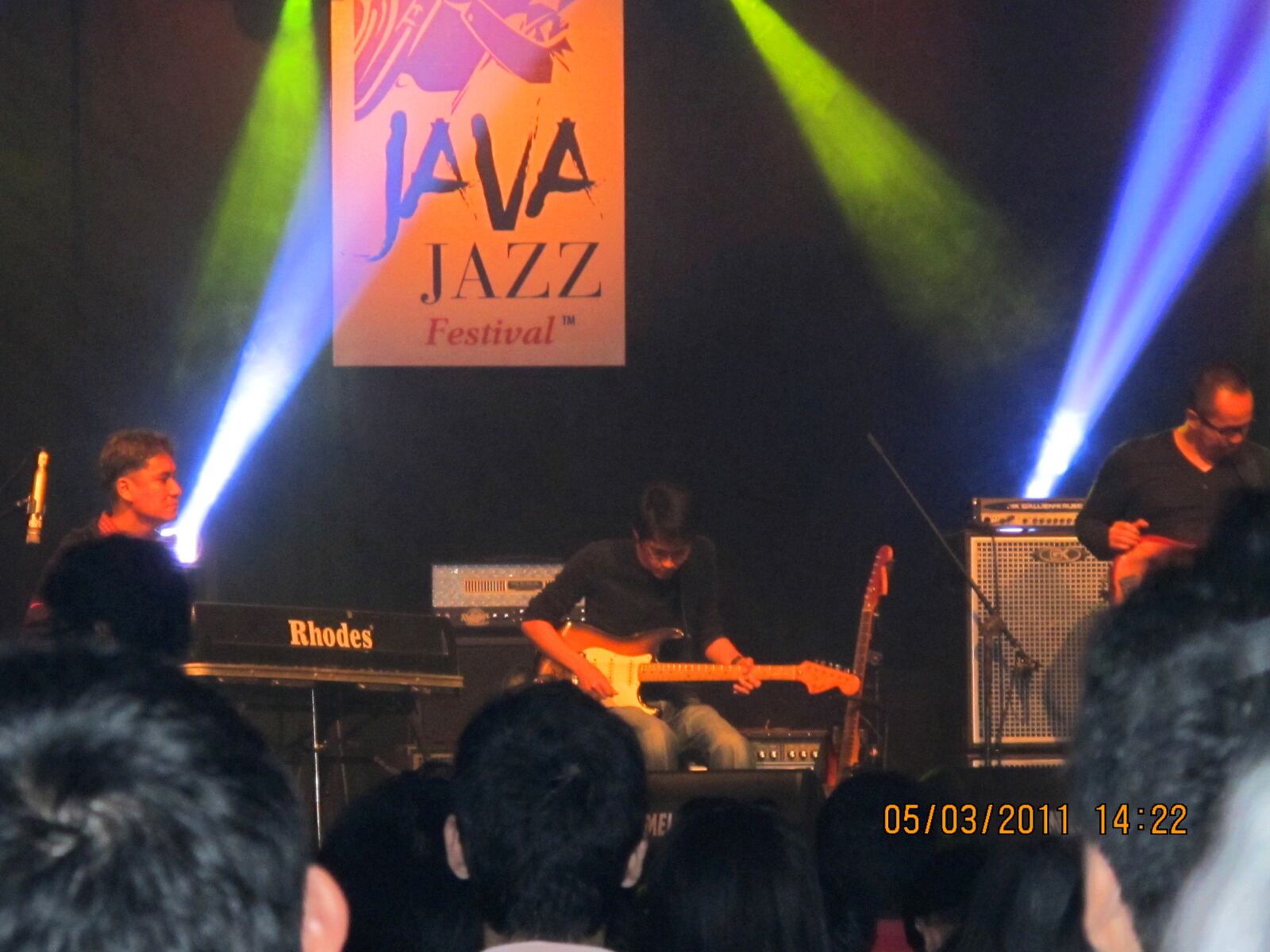 Canon PowerShot G11 sample photo. Famous, guitarist, tohpati, with photography