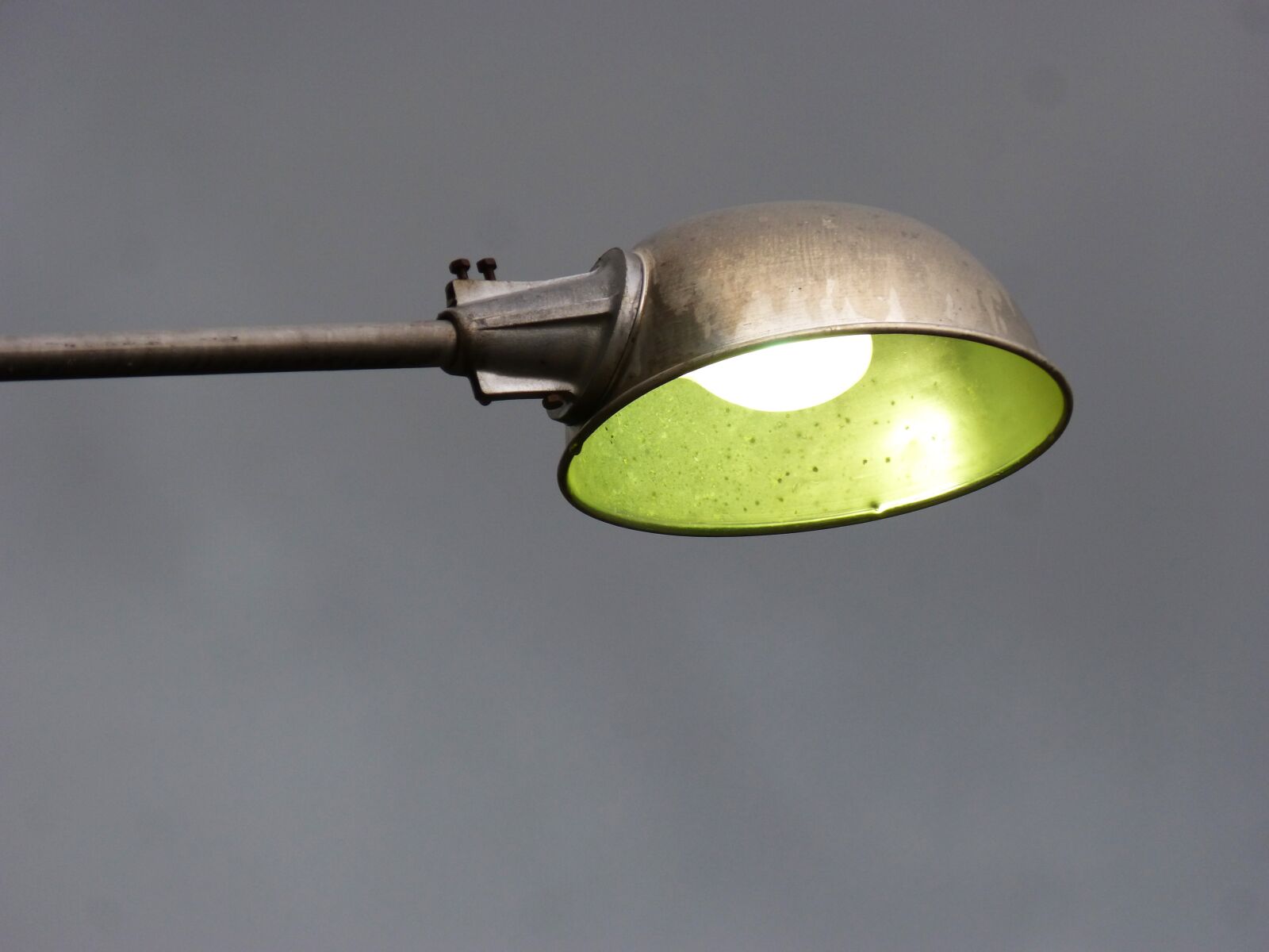 Panasonic DMC-FZ62 sample photo. Street lamp, mercury light photography