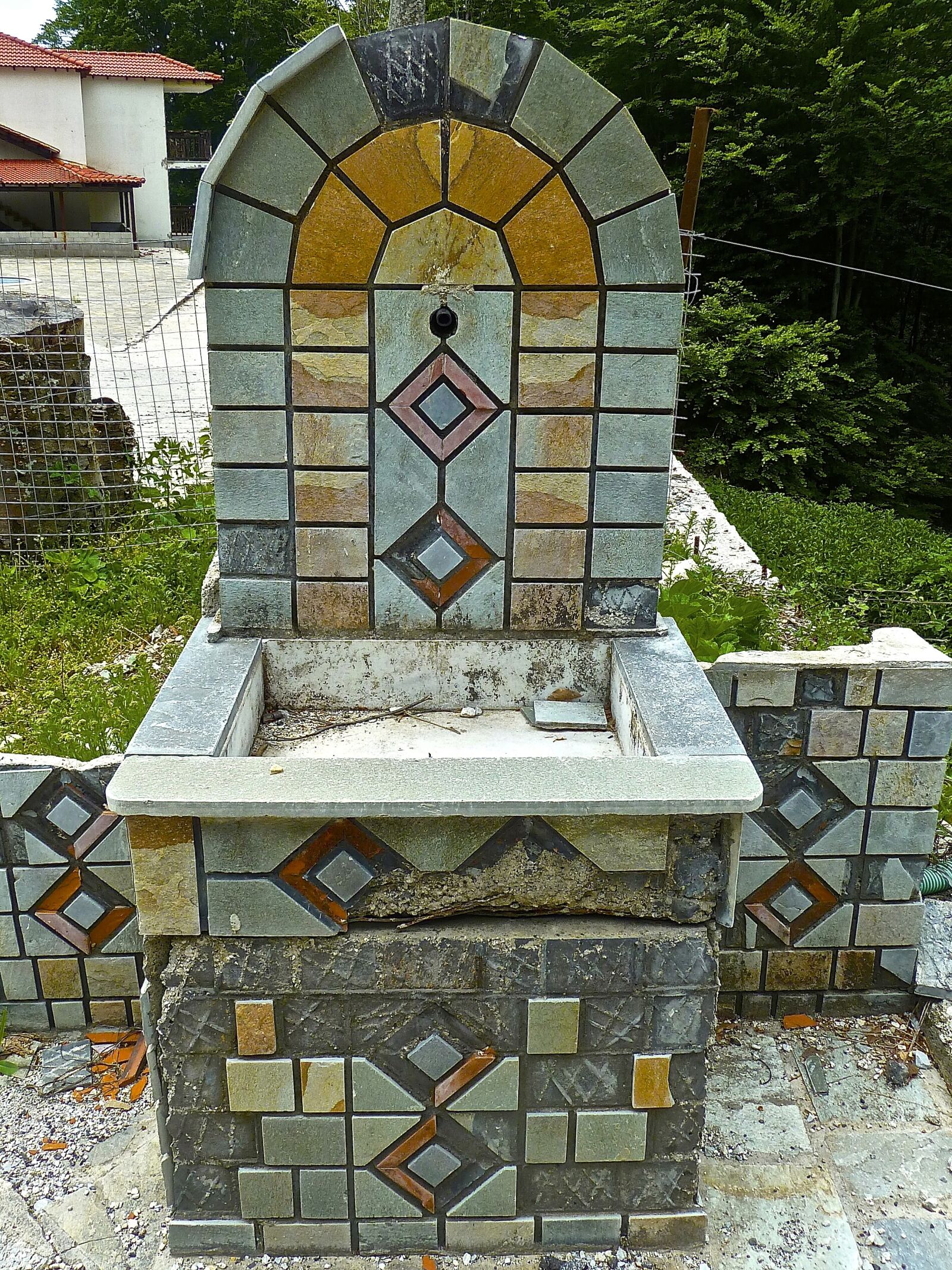 Panasonic Lumix DMC-ZS7 (Lumix DMC-TZ10) sample photo. Trough, stonework, waterhole photography