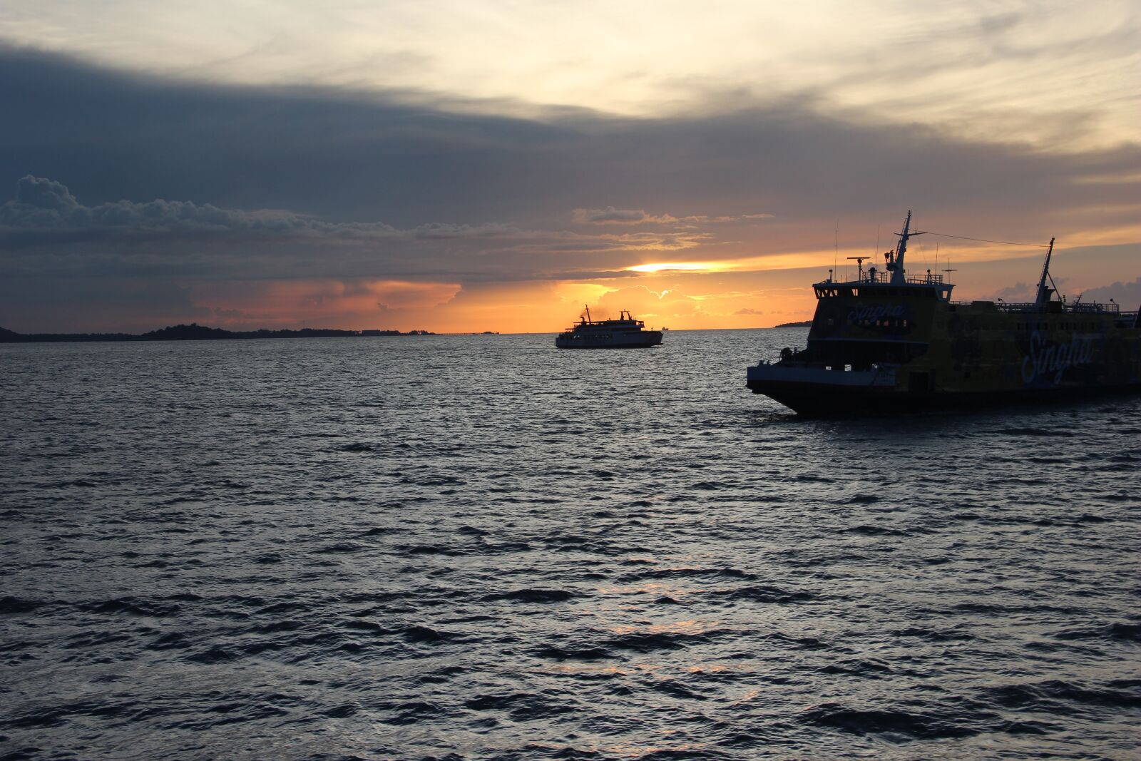Canon EOS 600D (Rebel EOS T3i / EOS Kiss X5) sample photo. Phangan, sea, ship photography