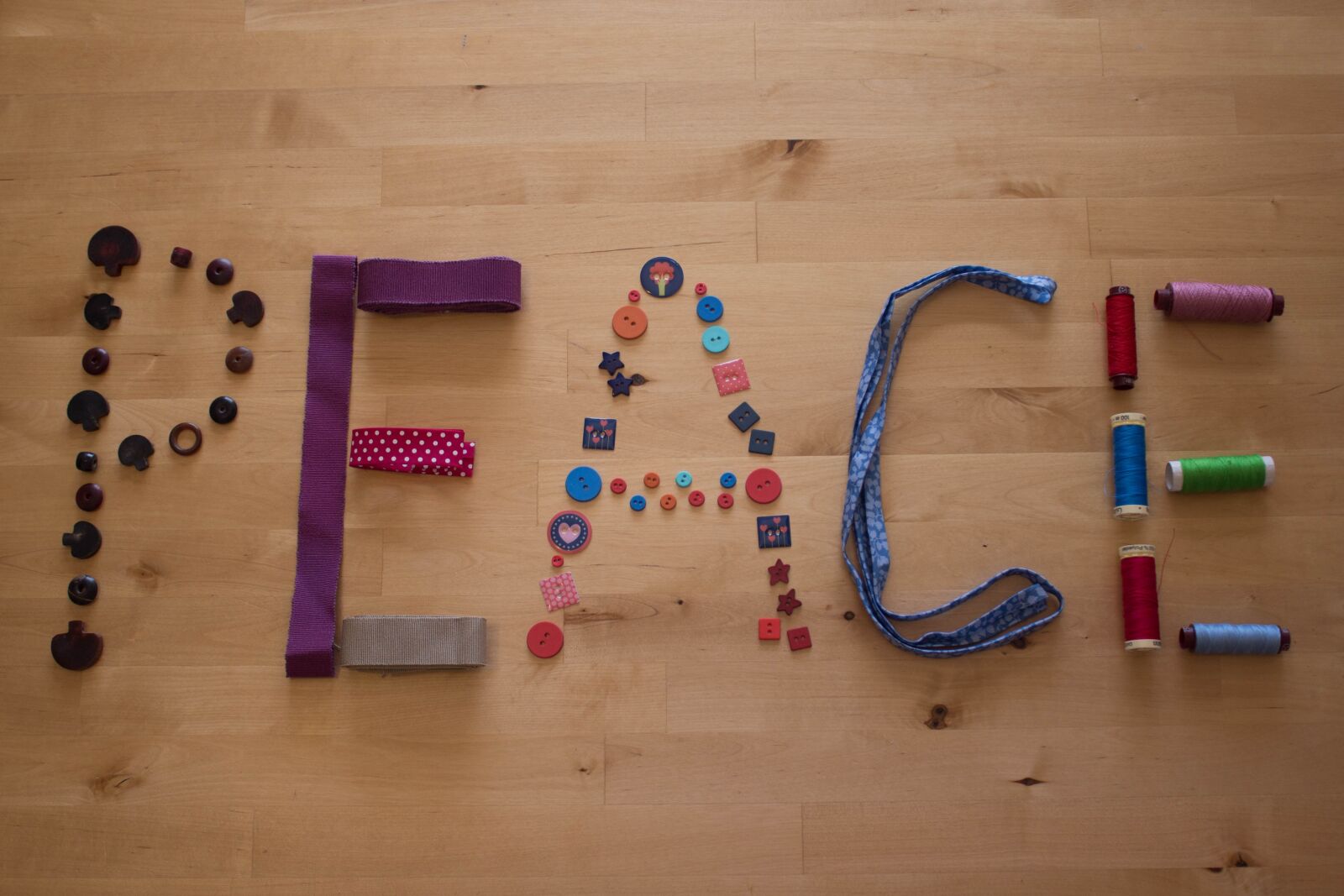 Canon EOS 650D (EOS Rebel T4i / EOS Kiss X6i) sample photo. Peace, buttons, text photography