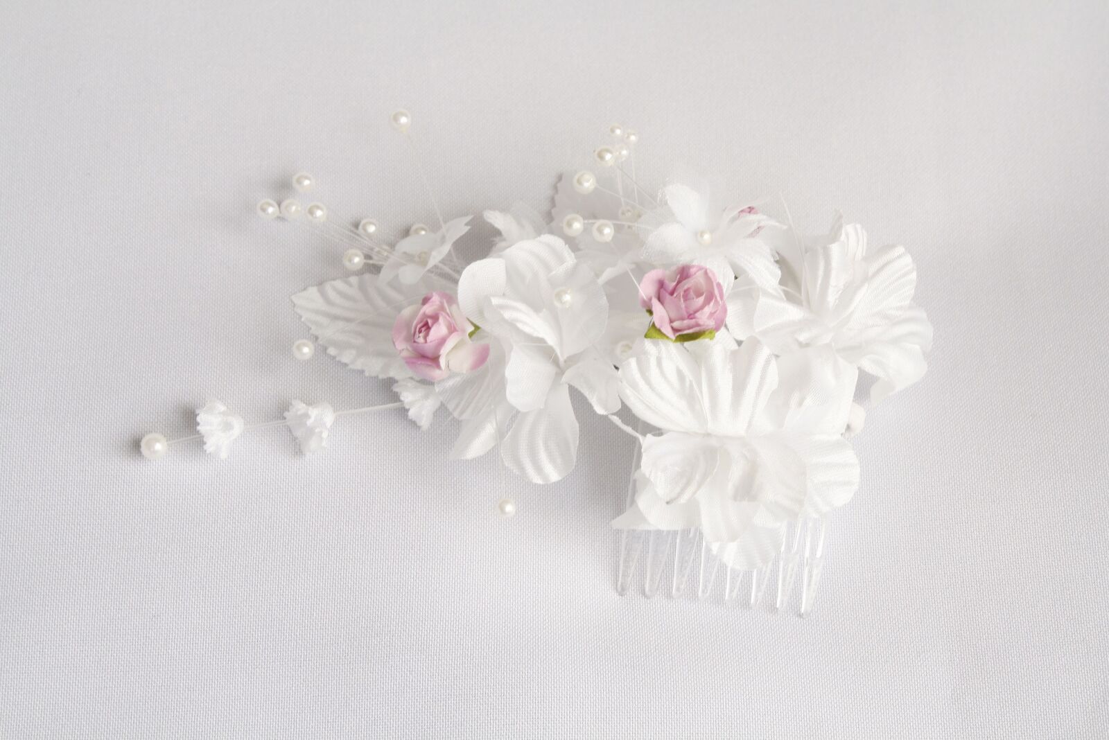 Canon EOS 1000D (EOS Digital Rebel XS / EOS Kiss F) sample photo. Flower, comb, trim photography