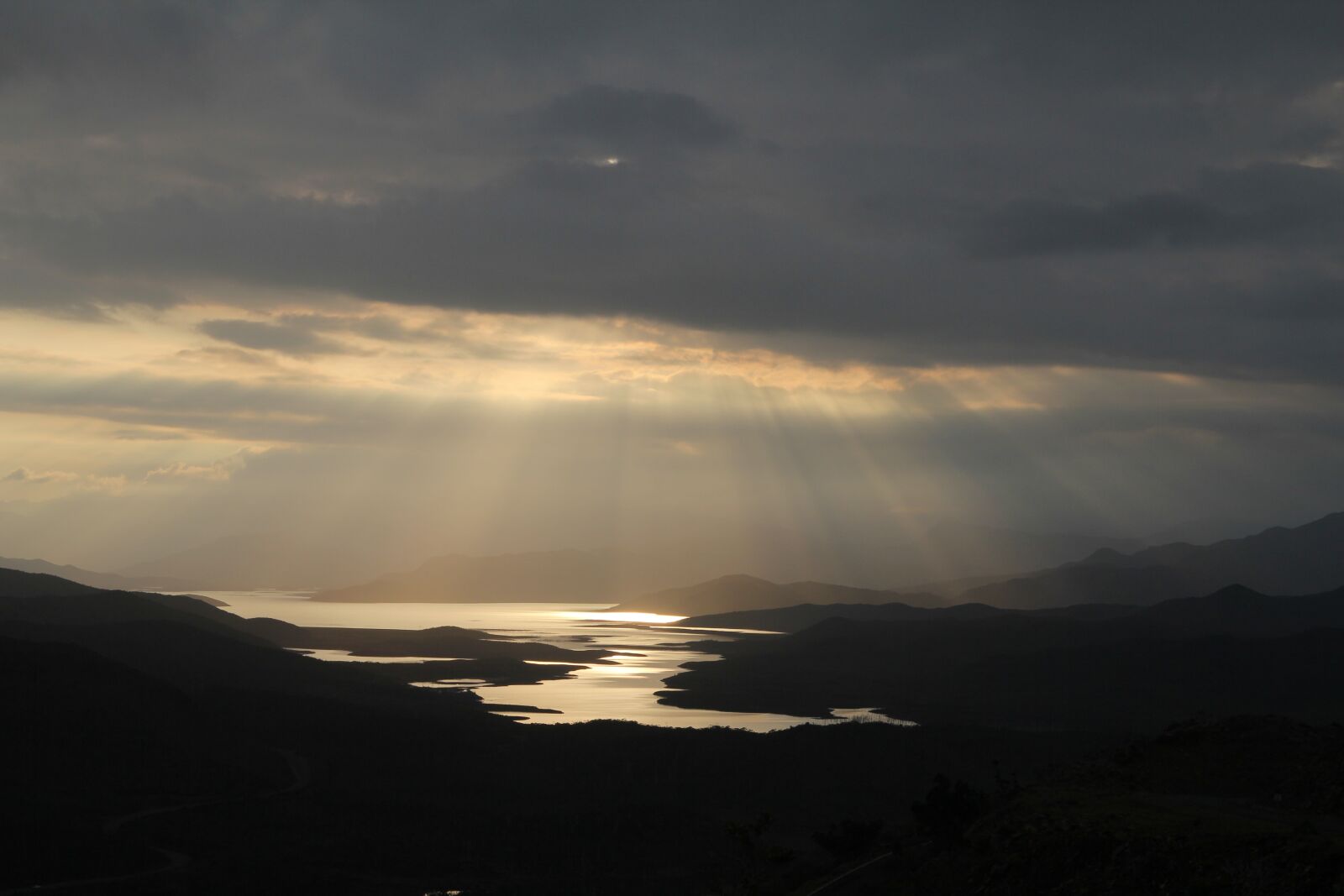 Canon EOS 60D sample photo. Lake, yate, storm photography