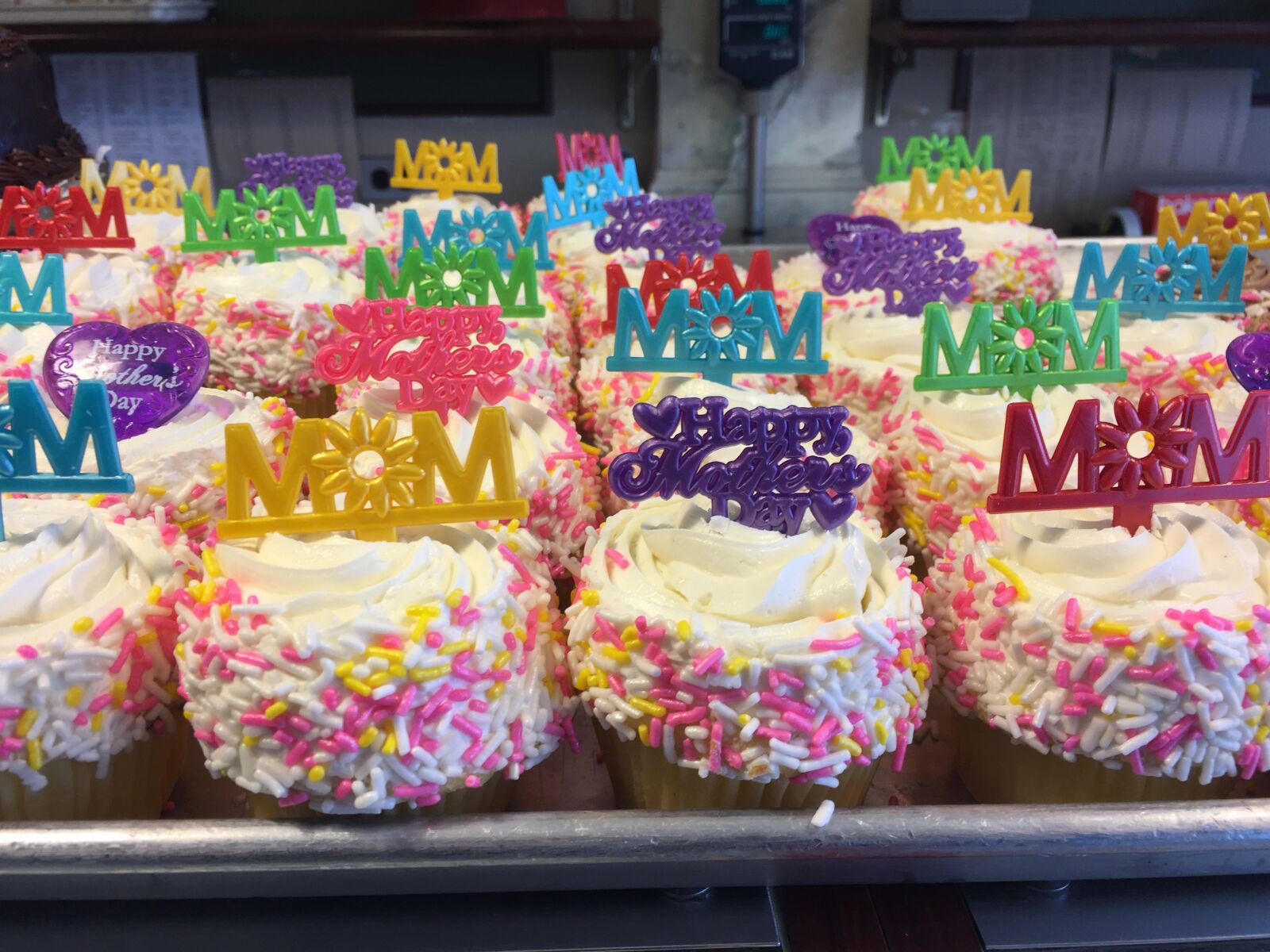 iPhone 6 Plus back camera 4.15mm f/2.2 sample photo. Bakery, cakes, cupcakes, desserts photography