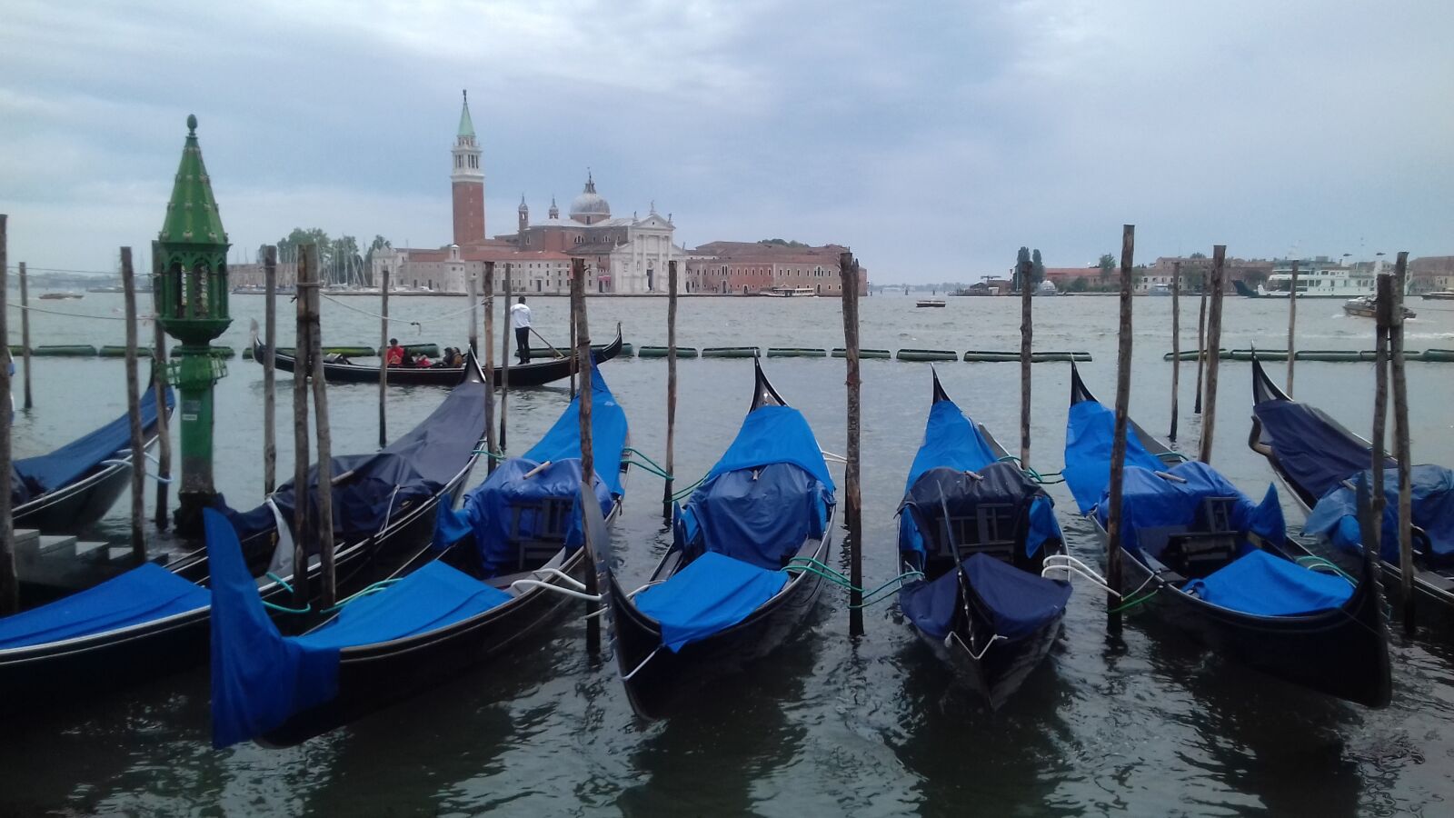 Samsung Galaxy J3(2016) sample photo. Venice, rain, italy photography