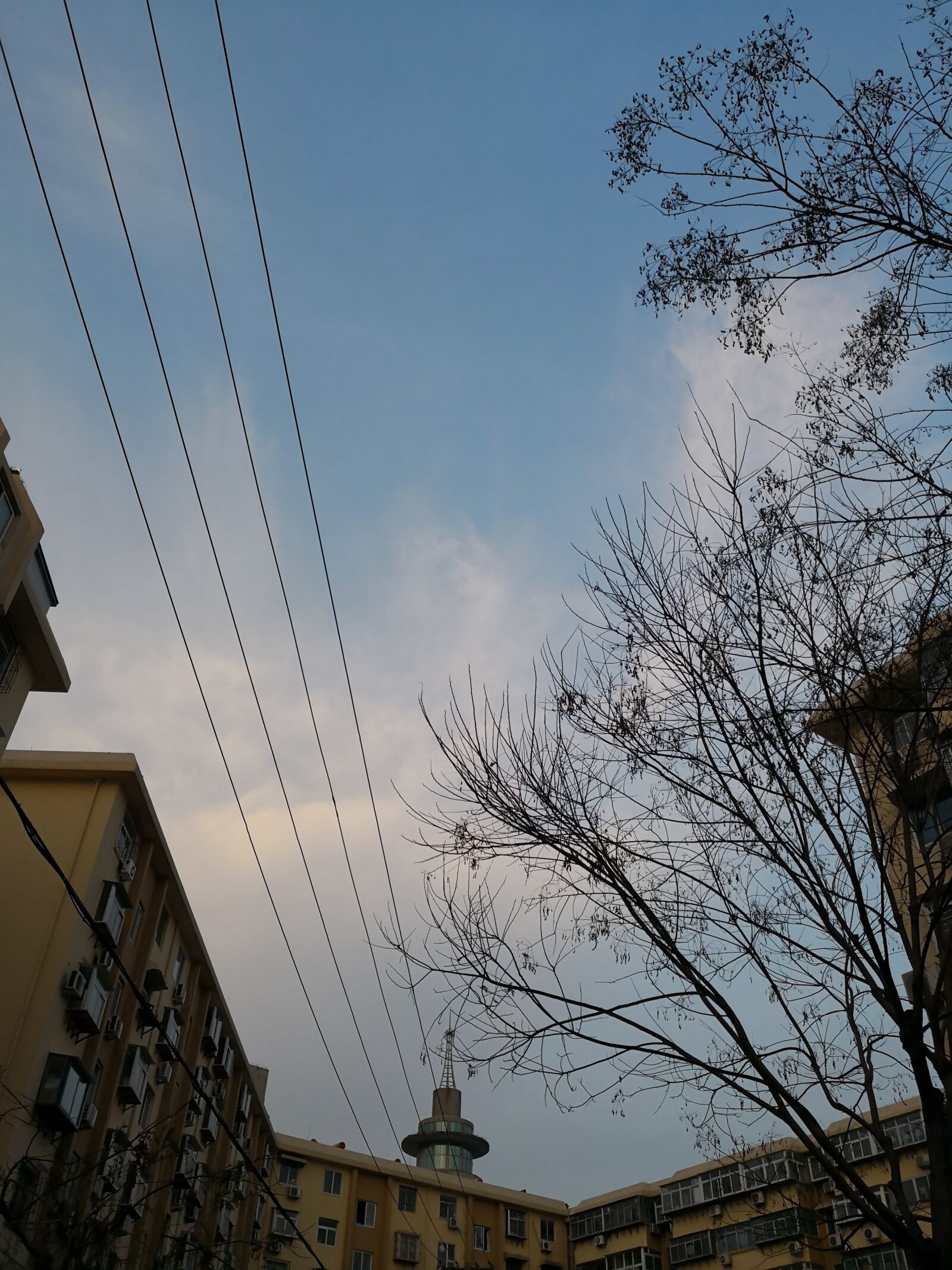 HUAWEI Mate 10 sample photo. Sky, wire, residents of photography
