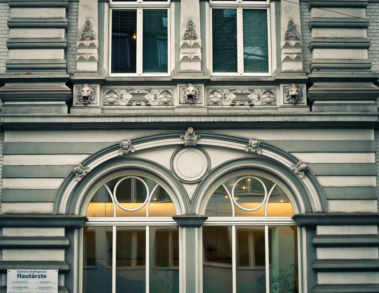 Olympus OM-D E-M10 sample photo. Facade, old, architecture photography
