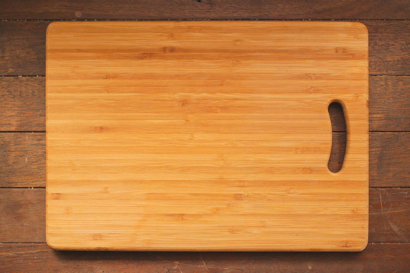 Canon EOS 70D + Canon EF 40mm F2.8 STM sample photo. Chopping board, board, kitchen photography