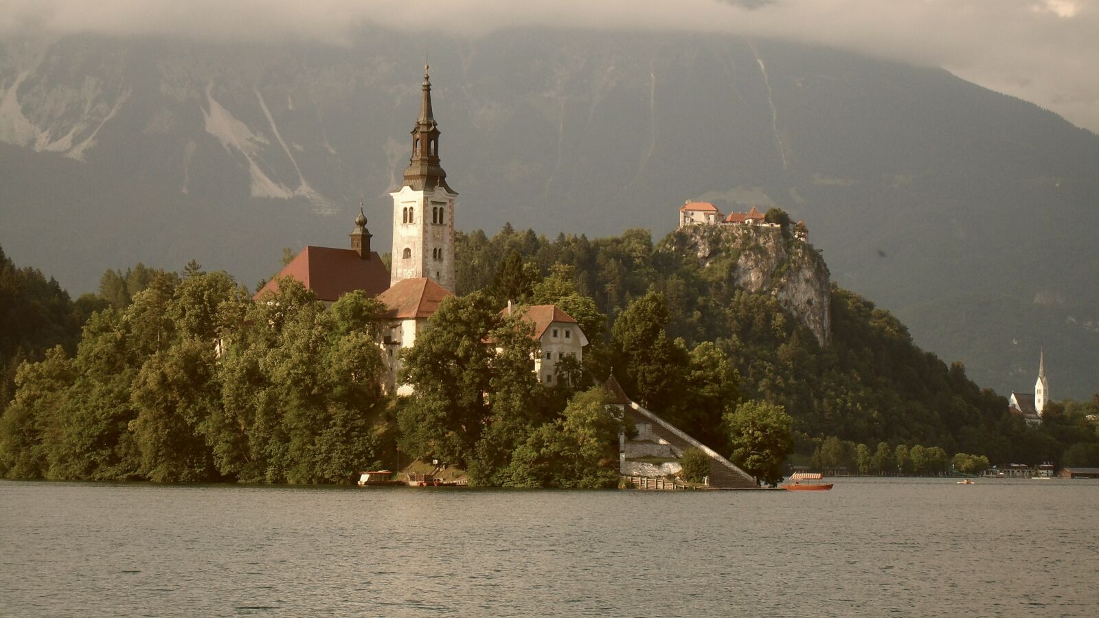 Samsung PL51 / VLUU PL51 /  SL203 sample photo. Bled, church, island photography