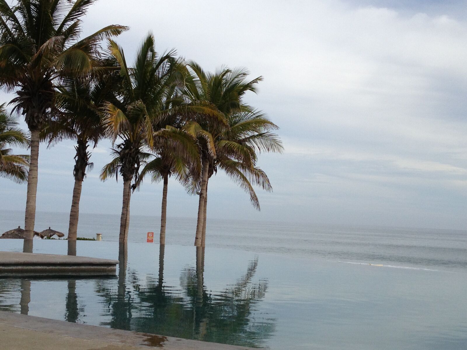 Apple iPhone 4S sample photo. Palms, sea, pool photography