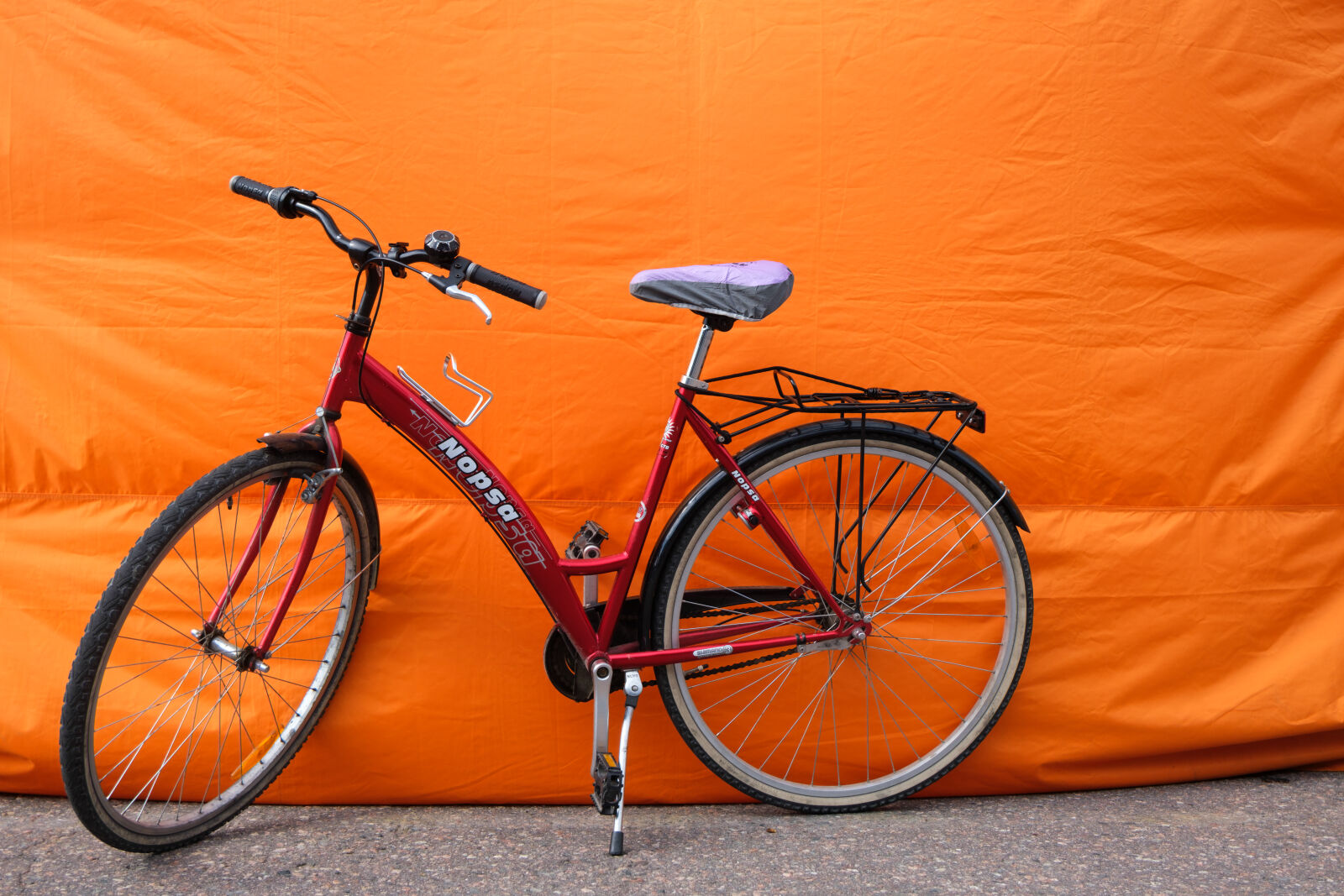 Fujifilm XC 15-45mm F3.5-5.6 OIS PZ sample photo. Bicycle by the marketplace photography