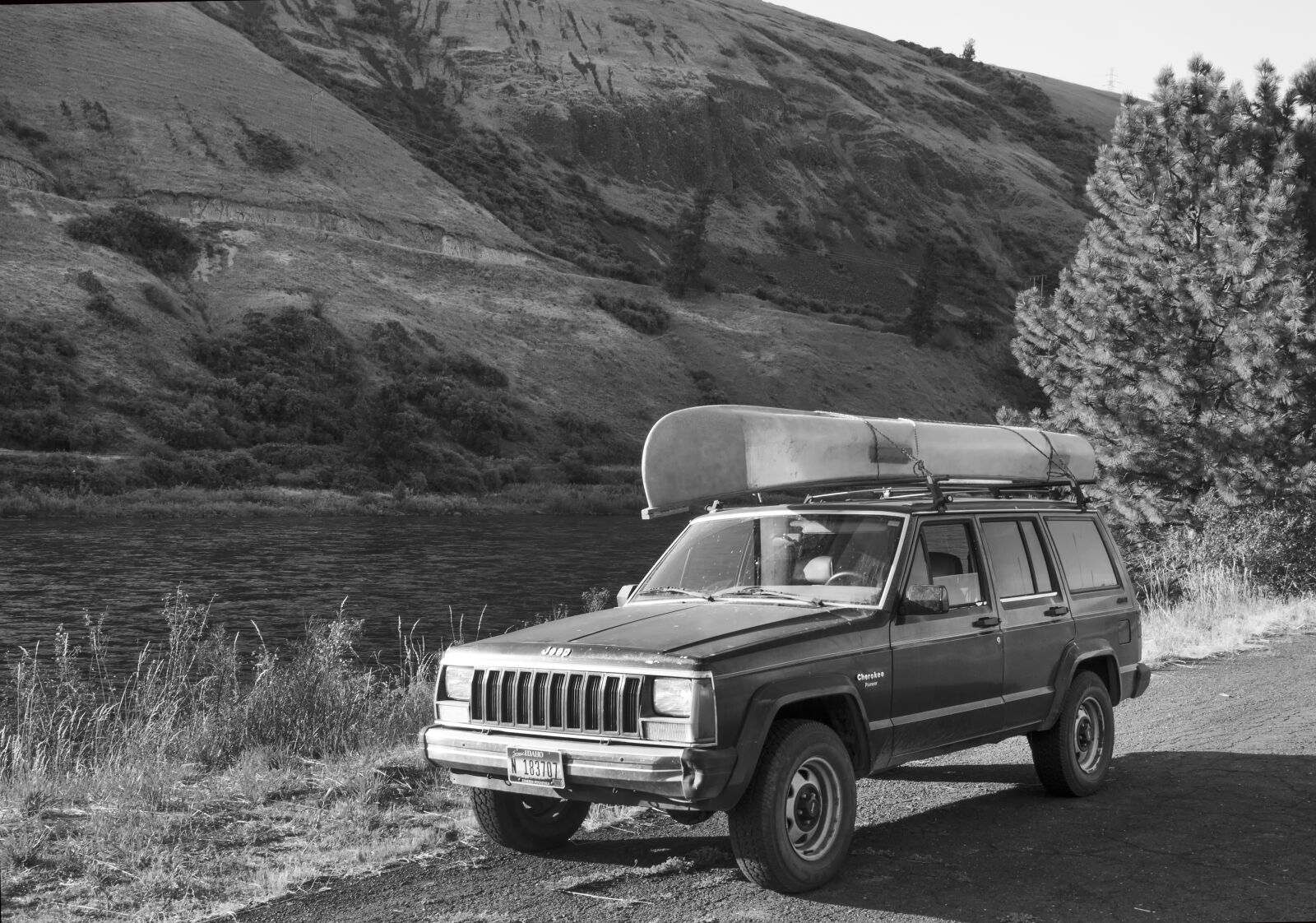 Nikon D5100 sample photo. Jeep, canoe, river photography