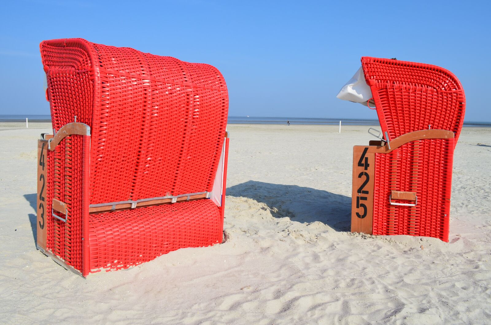 Nikon D5100 sample photo. Clubs, red, sea photography