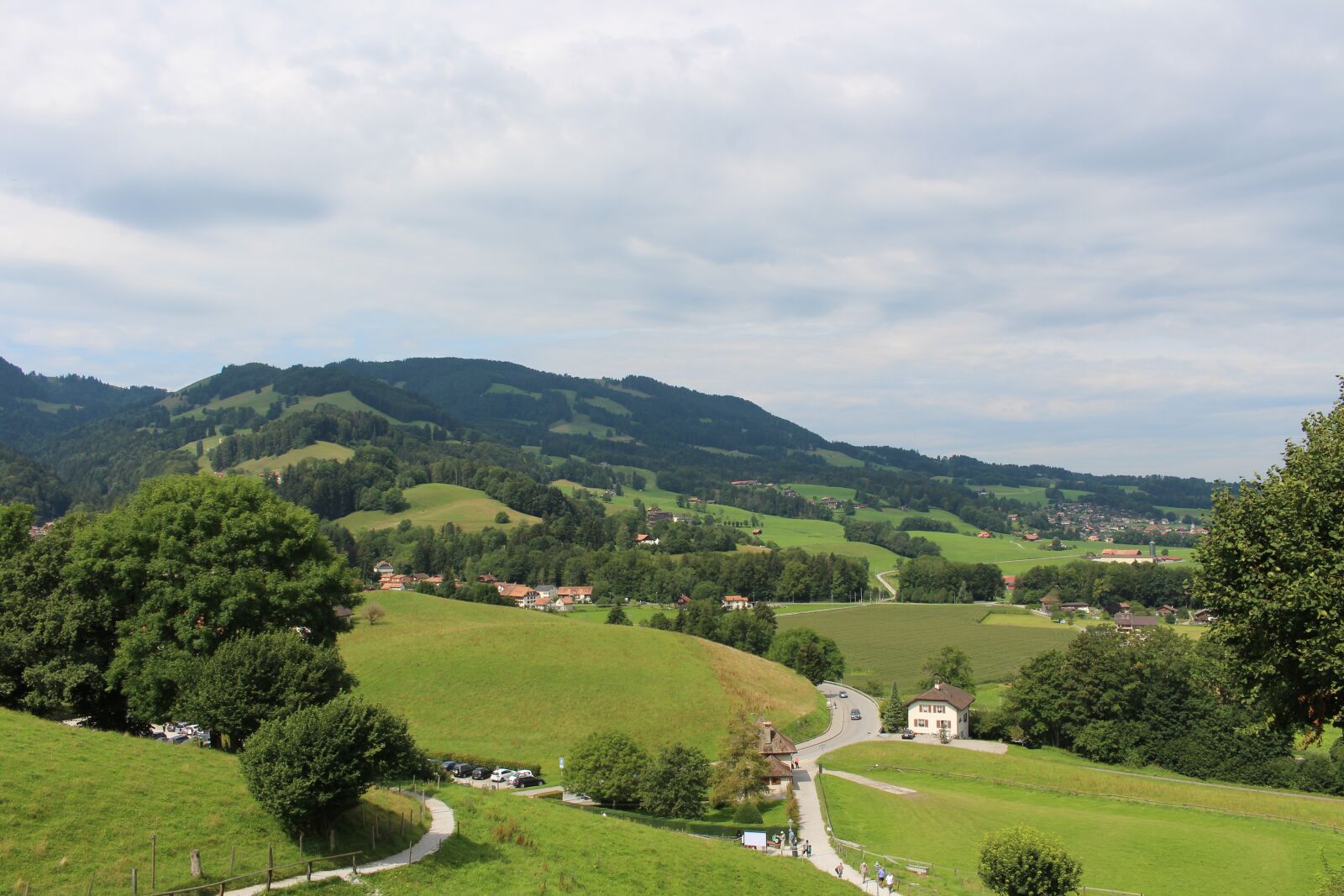 Canon EOS 700D (EOS Rebel T5i / EOS Kiss X7i) sample photo. Gruyère, switzerland, landscape photography