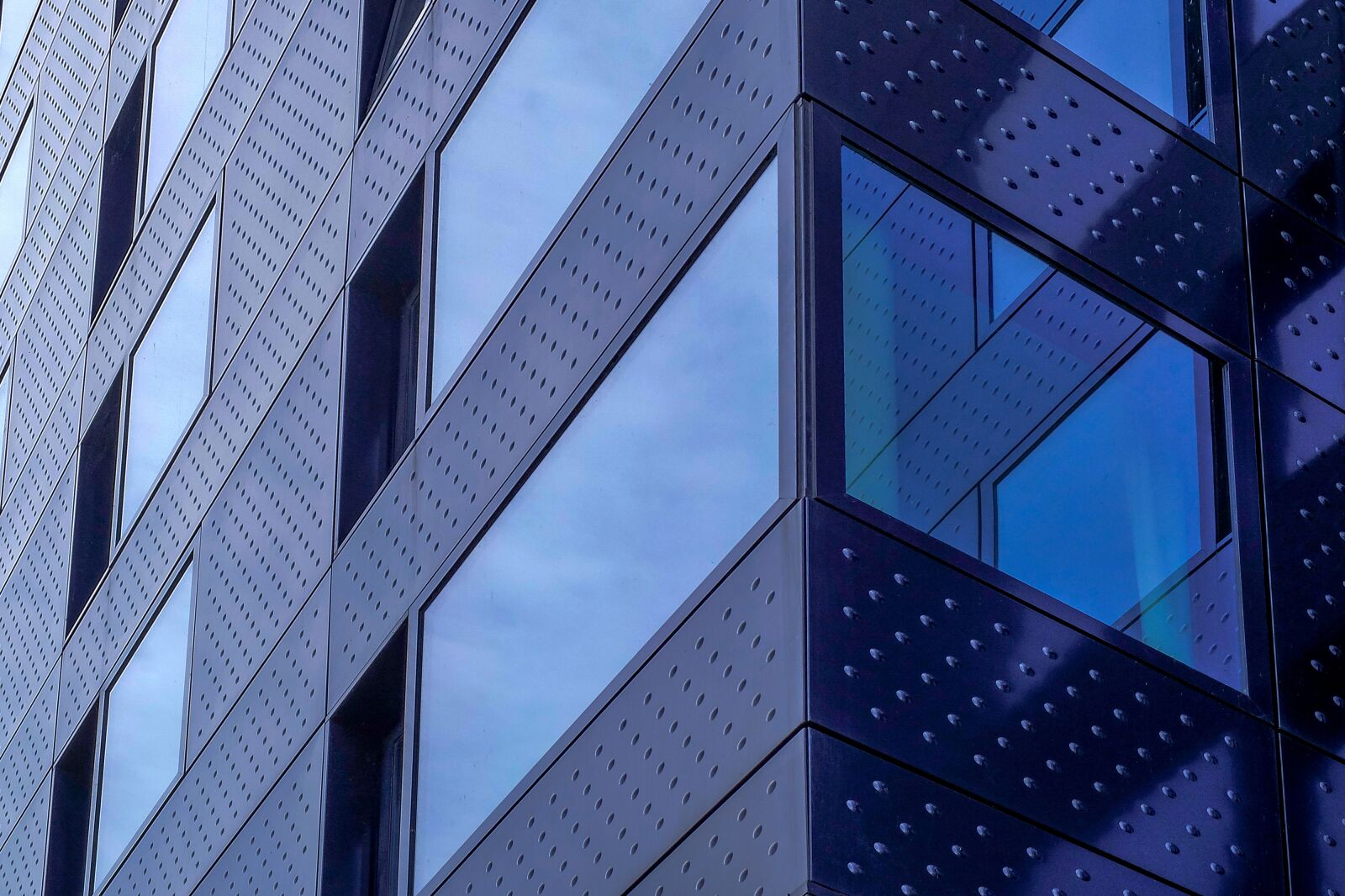 Fujifilm X30 sample photo. Building, tower, glass photography