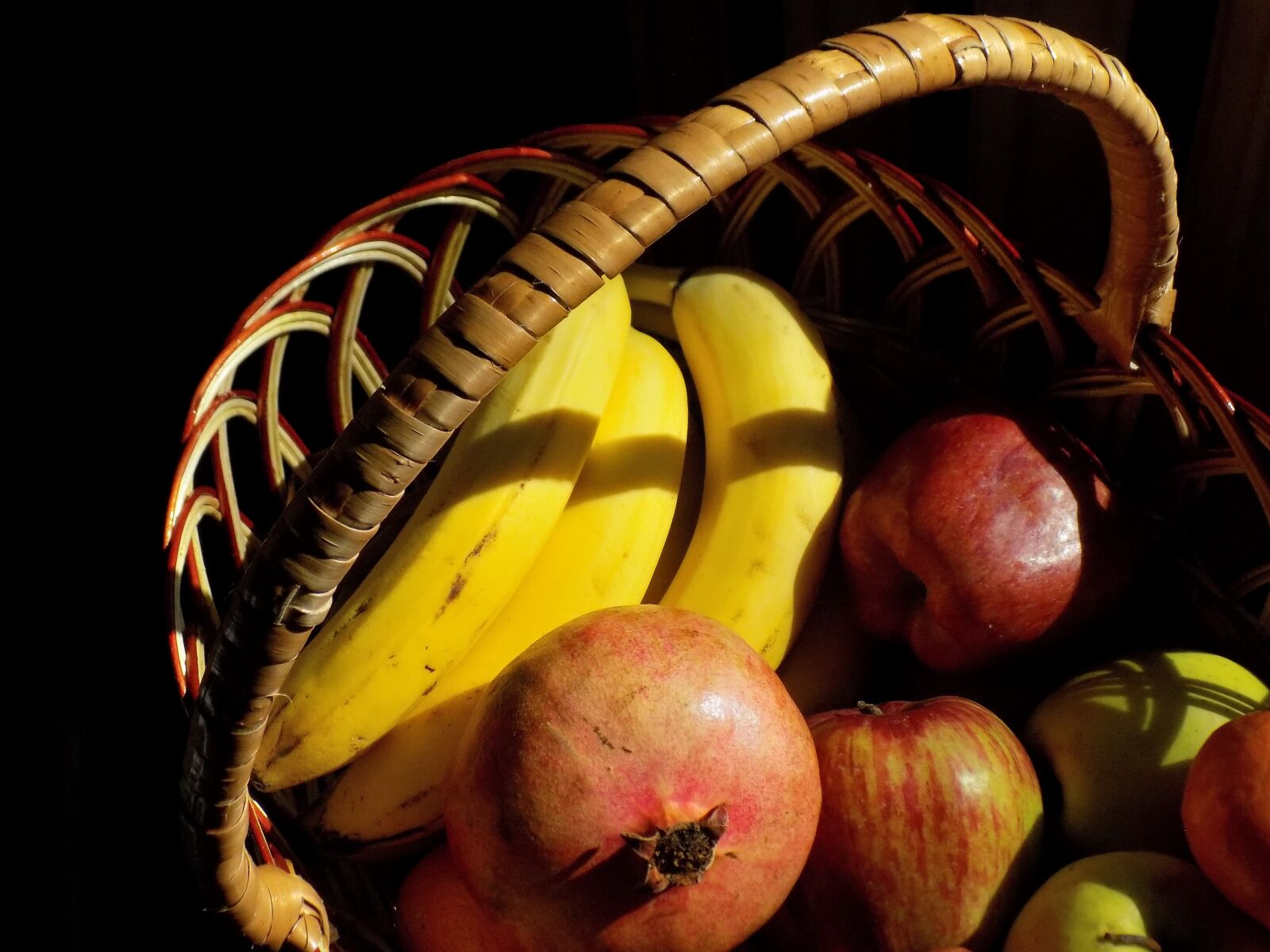 Nikon COOLPIX L330 sample photo. Fruit, basket, pomegranate photography