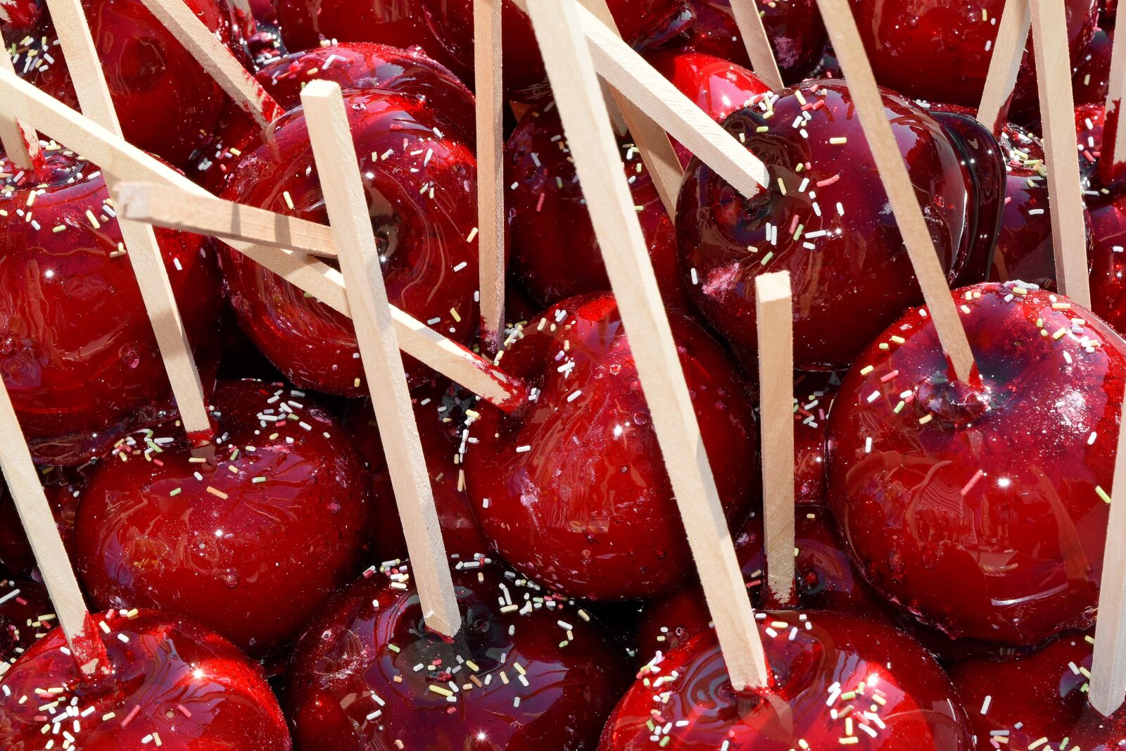 Nikon D5500 sample photo. Apple, candy, red, stick photography