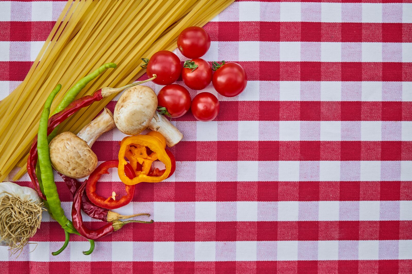 Sony a7R II sample photo. Pasta, spaghetti, tomato photography