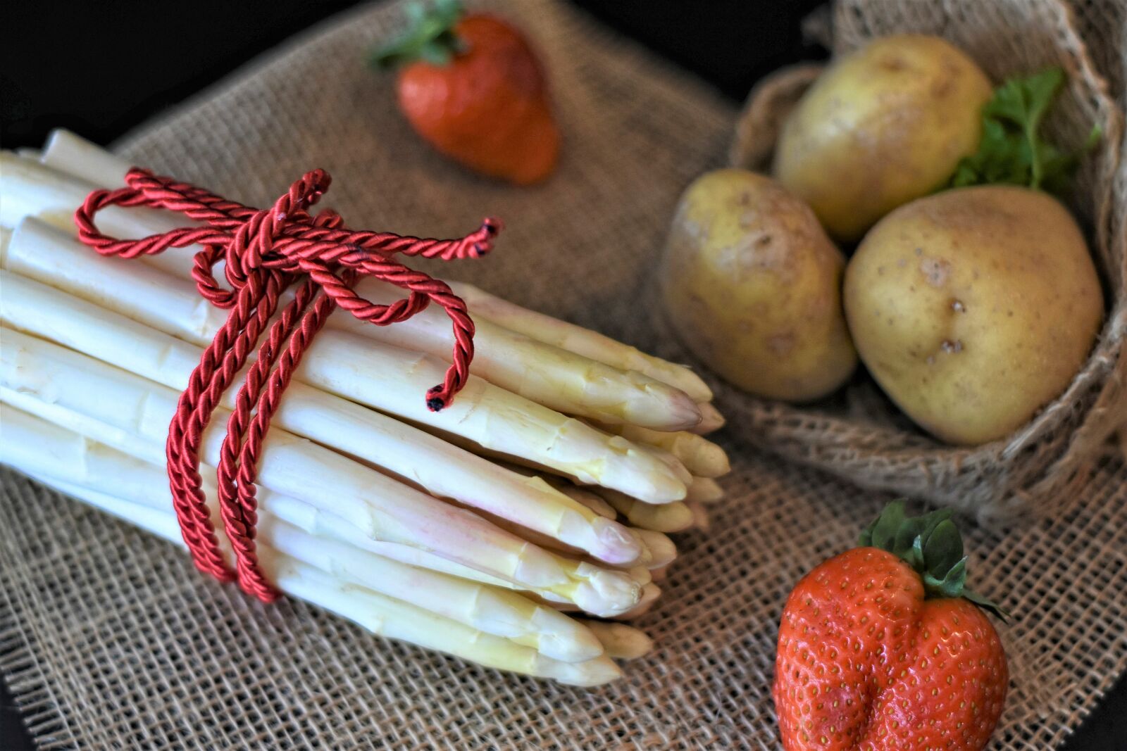 Nikon D7200 sample photo. Asparagus, strawberries, spring photography