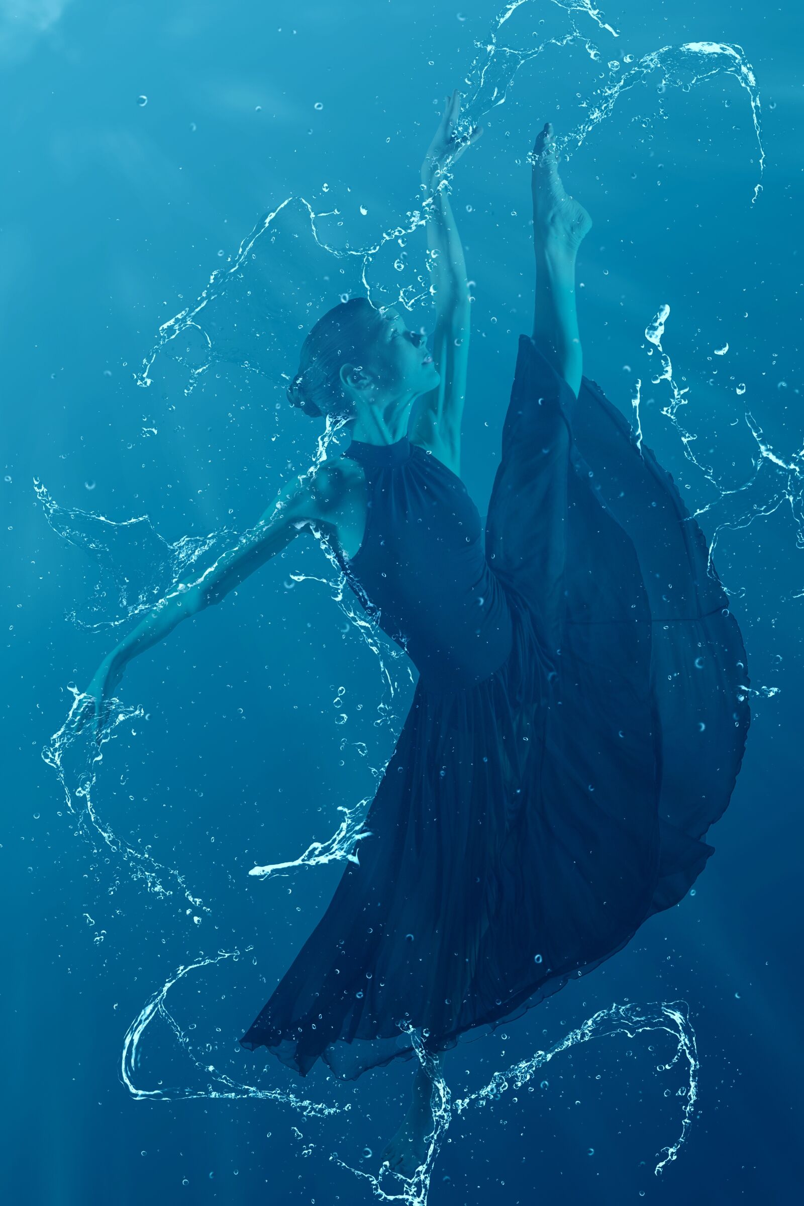 Canon EOS 6D + Canon EF 24-70mm F2.8L USM sample photo. Underwater, woman, dancer photography