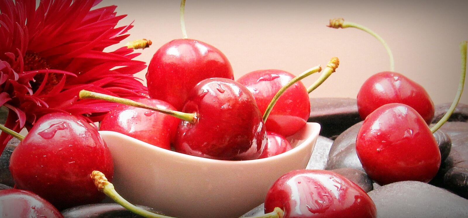 Canon EOS 550D (EOS Rebel T2i / EOS Kiss X4) sample photo. Cherries, fruits, fruit photography
