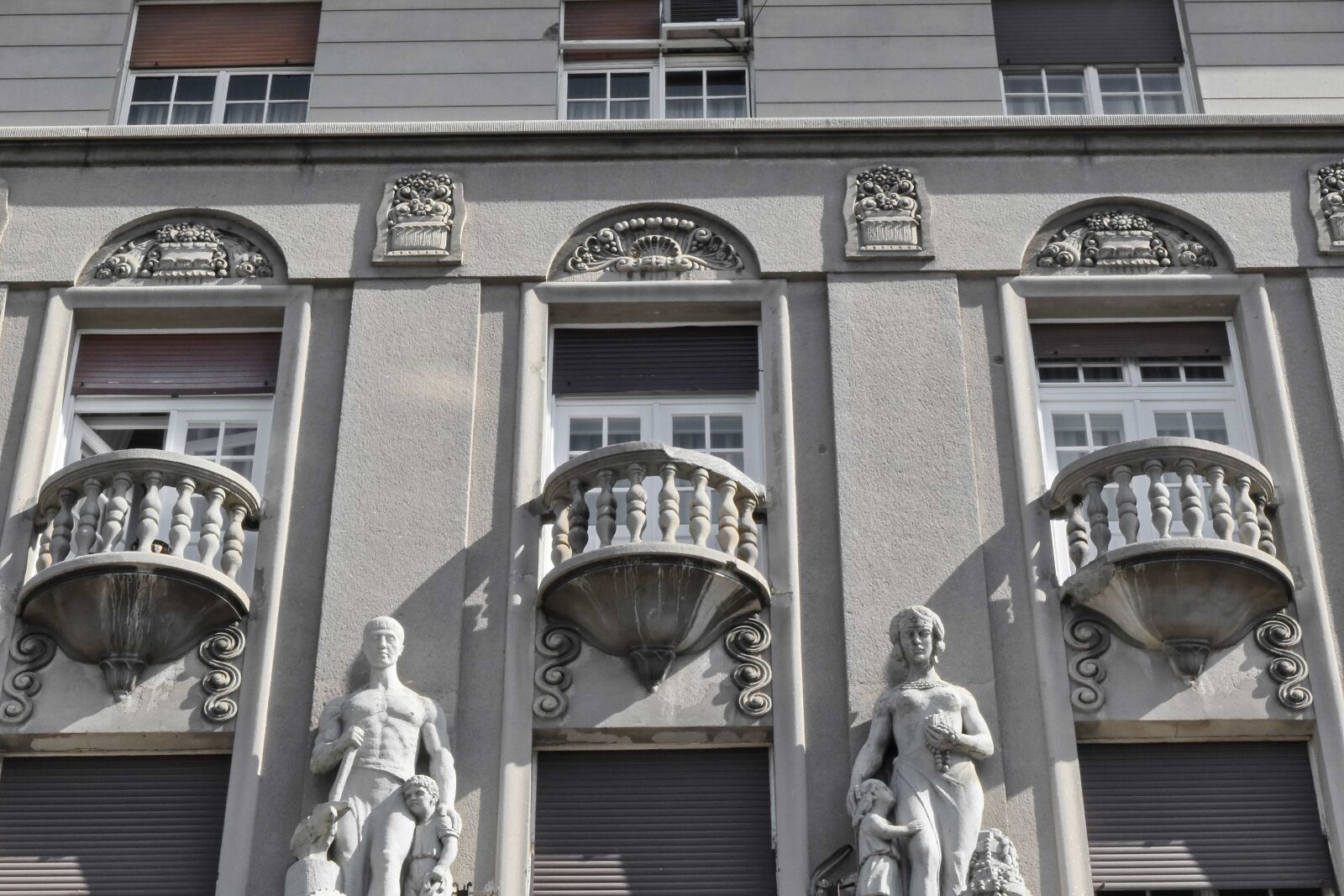 Nikon D5500 sample photo. Architecture, building, people, city photography