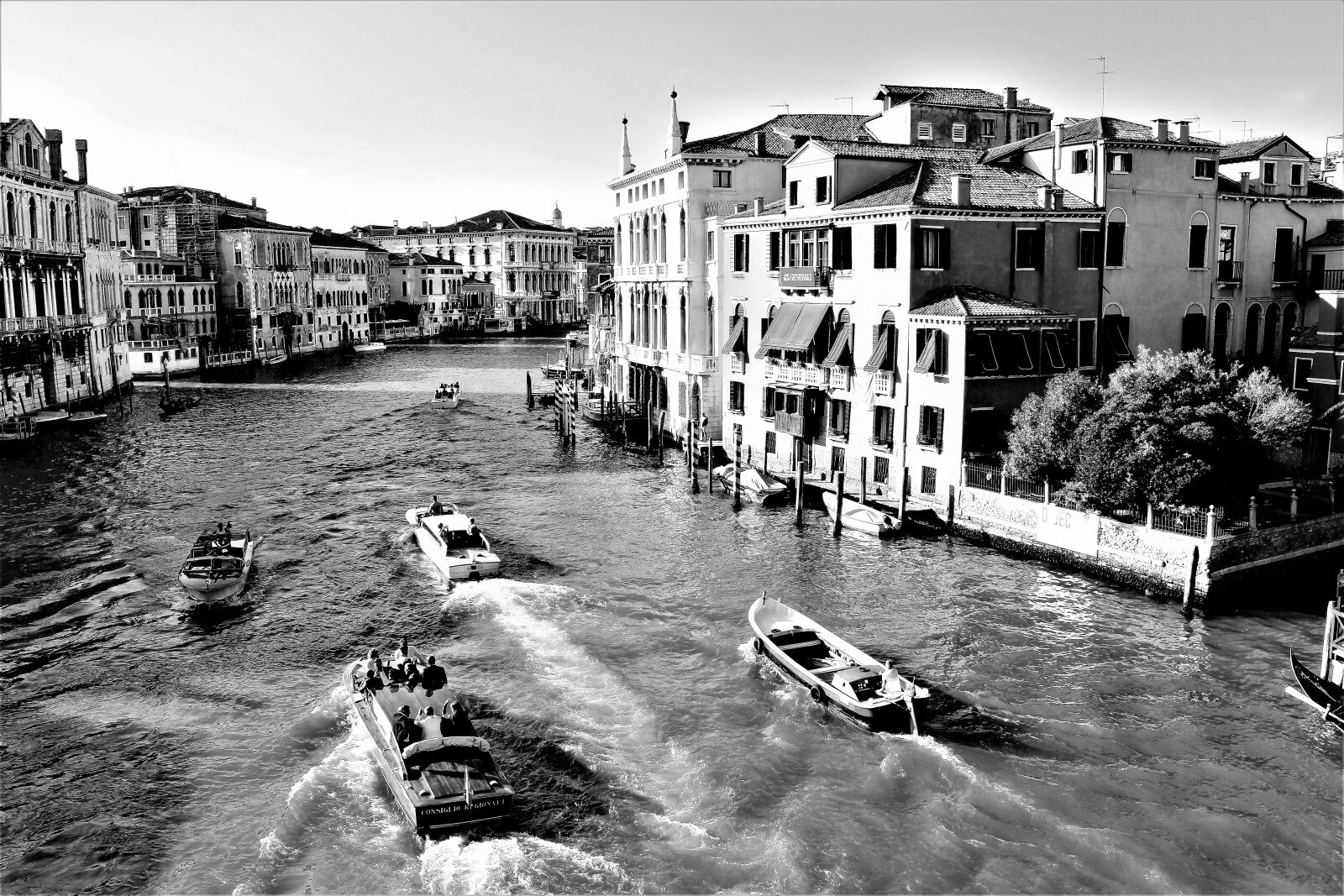 Canon EOS 700D (EOS Rebel T5i / EOS Kiss X7i) sample photo. Venice, italy, channel photography