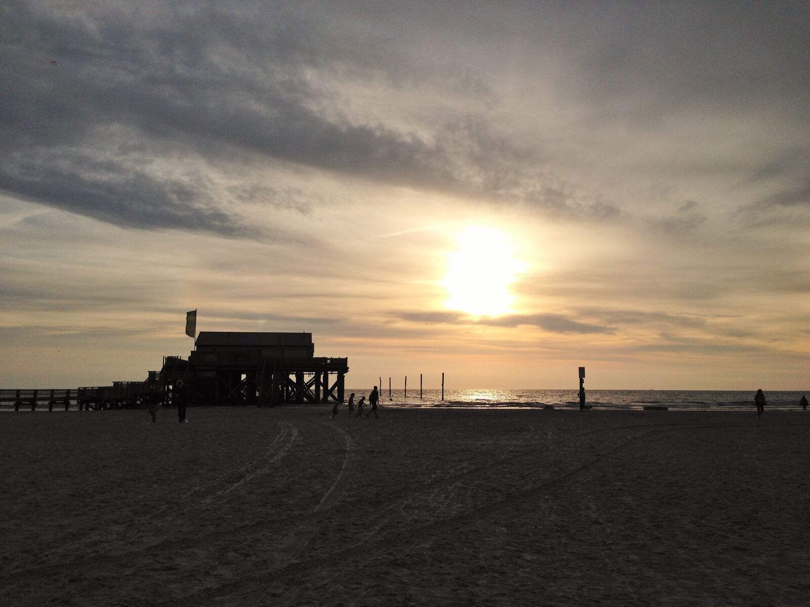 iPhone 5 back camera 4.12mm f/2.4 sample photo. Sunset, beach, most beach photography