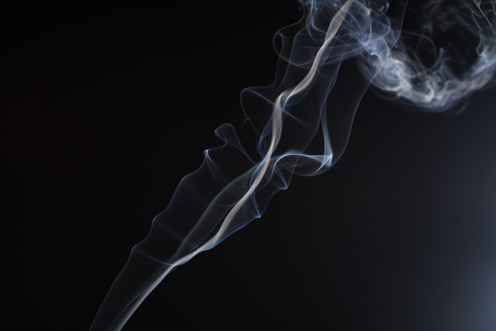 Canon EOS 1300D (EOS Rebel T6 / EOS Kiss X80) sample photo. Smoke, black, background photography