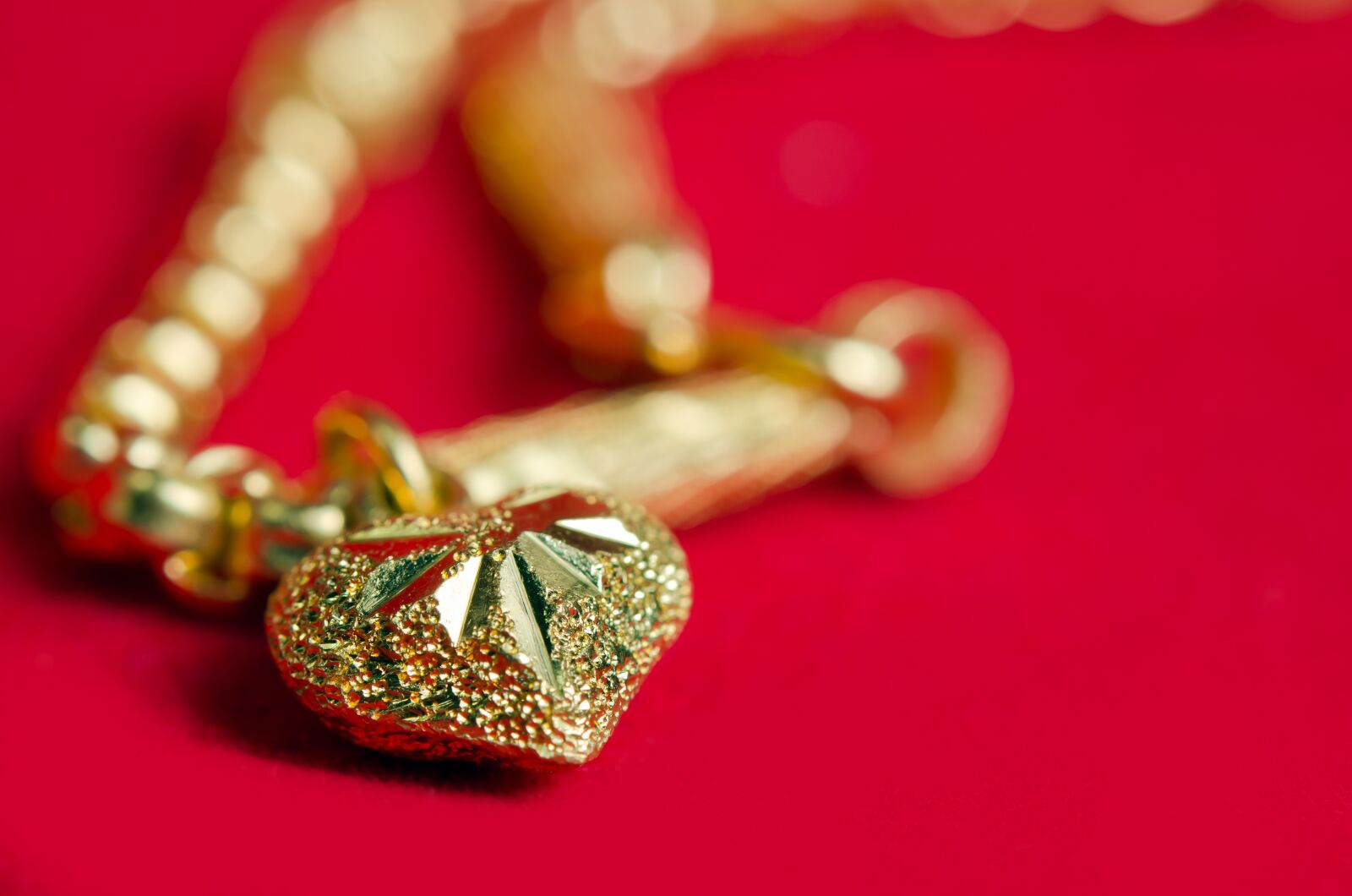 Nikon D5100 sample photo. Gold, cameo, 96 photography