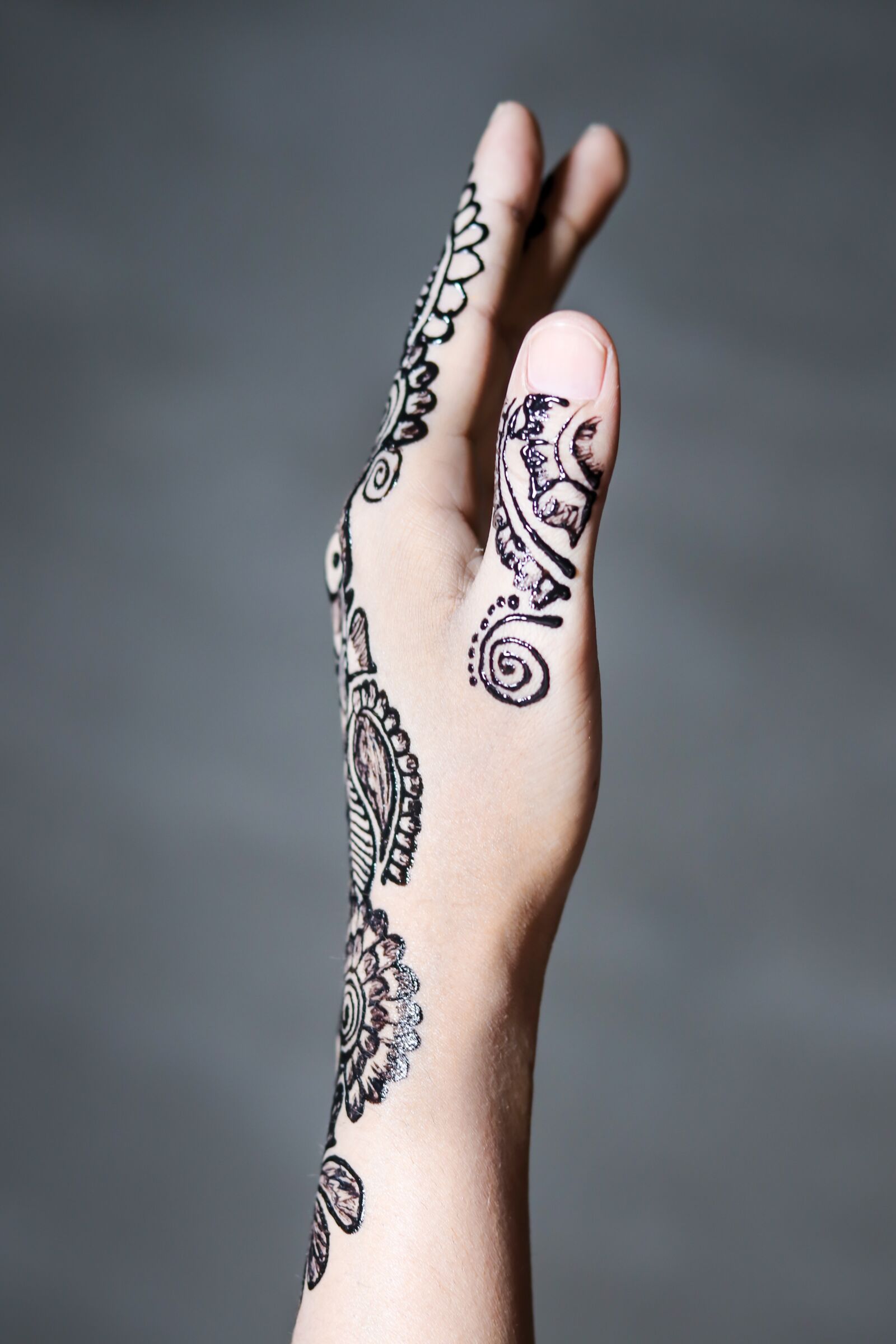 Canon EOS 80D + Canon EF 50mm F1.8 STM sample photo. Mehndi, design, mehendi photography
