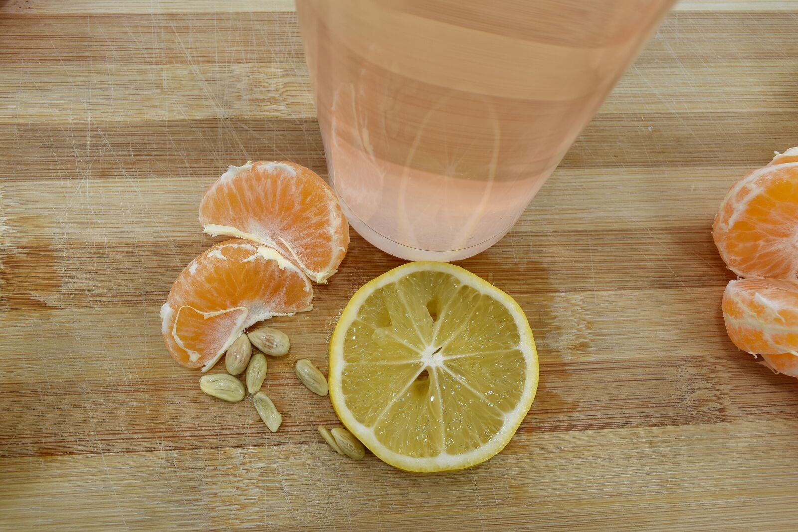 Nikon D5500 sample photo. Kernel, kitchen table, lemon photography
