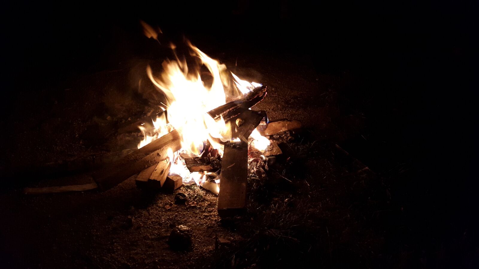 Samsung Galaxy Alpha sample photo. Bonfire, camp, fall camping photography